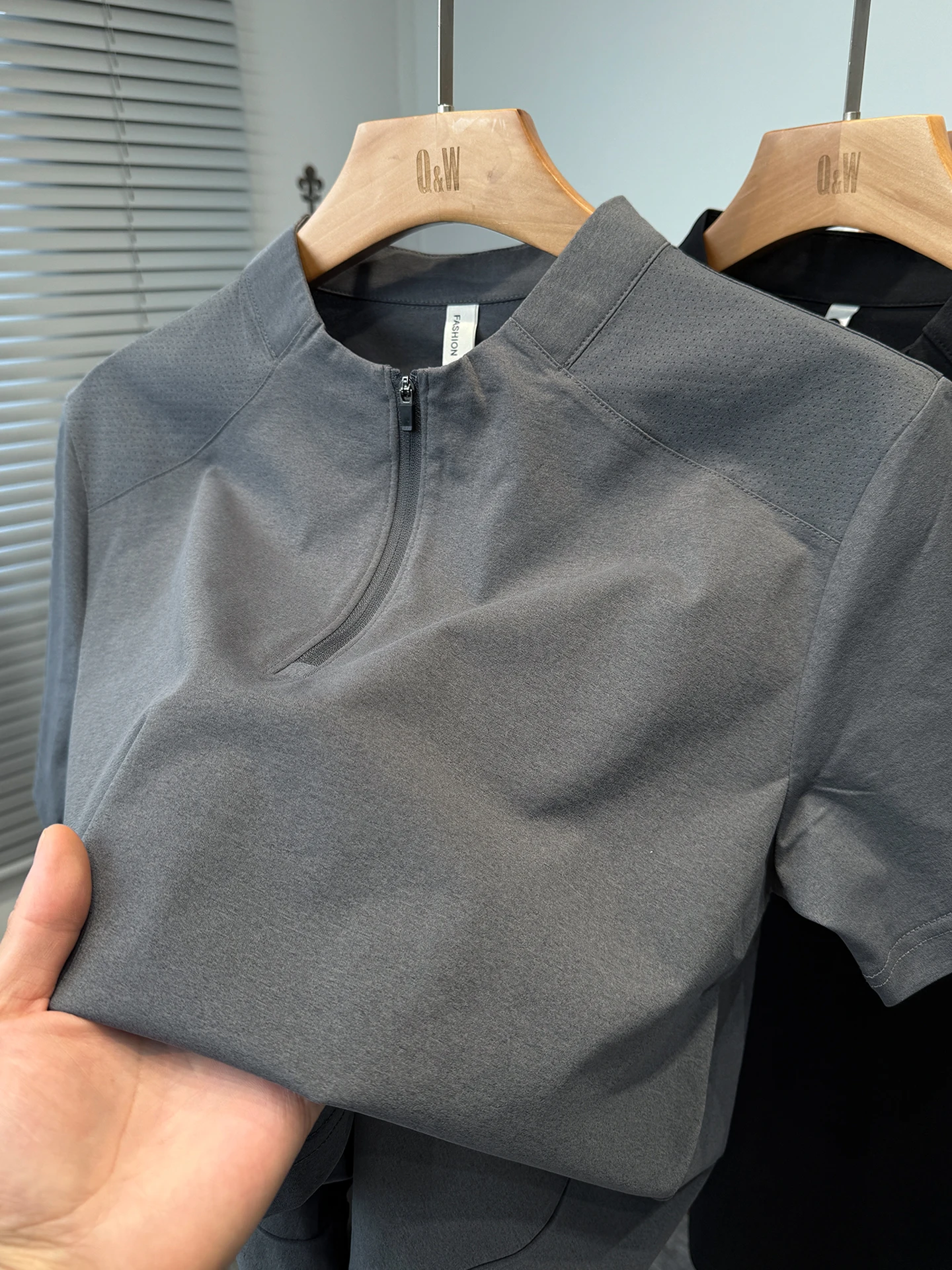 

New Half-Zip Henley Collar Short Sleeve Polo T-Shirt for Men Summer Solid Color Patchwork Casual Sporty Trendy high quality Top