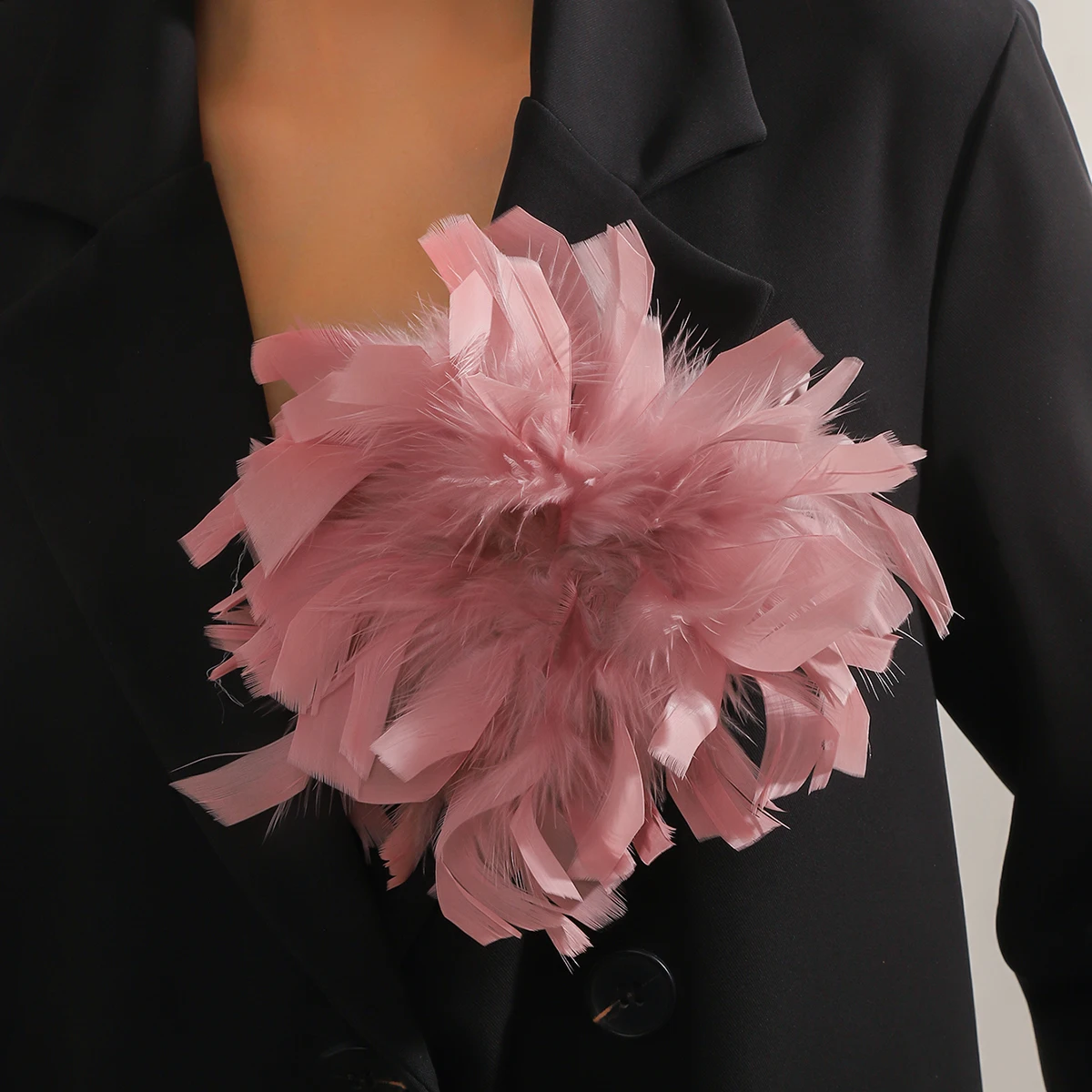 20CM Fashion Exaggerated Feather Flower Large Brooch for Women Lady Luxury Personality Lapel Pins Party Wedding Clothing Jewelry