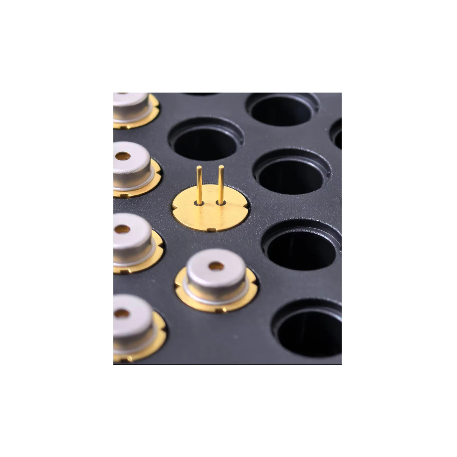 

520 нм 525 нм 1,3 Вт 1,6 Вт 1,8 Вт Зеленый лазерный диод Плоское окно Маленькое окно