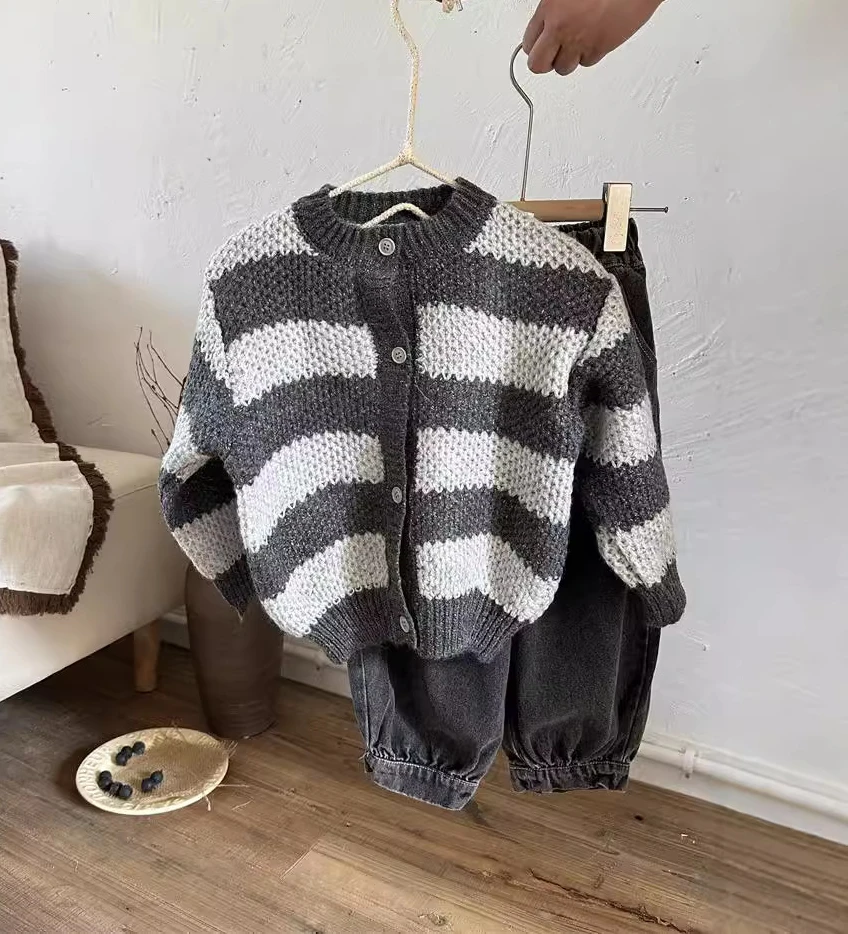 Childrens Sweater 2024 Autumn Winter New Girls and Boys Sweater Wide Striped Cardigan Knitted Jacket