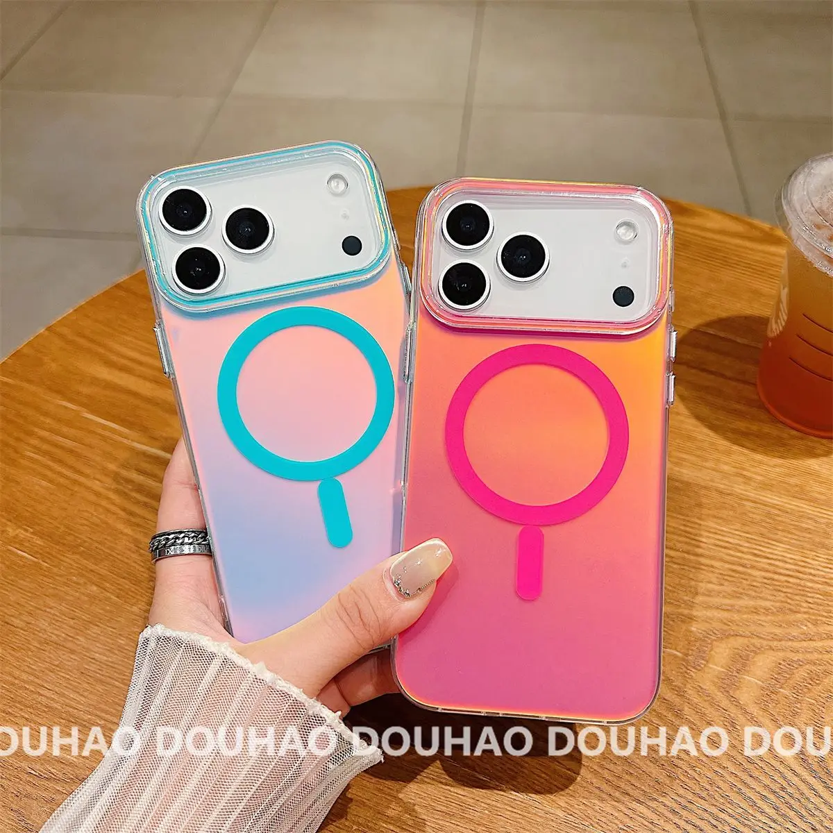 La custodia magnetica per cellulare con gradiente laser adatta di nuova moda è adatta per Iphone 17Promax 16Pro 15 14 13 Custodia smerigliata