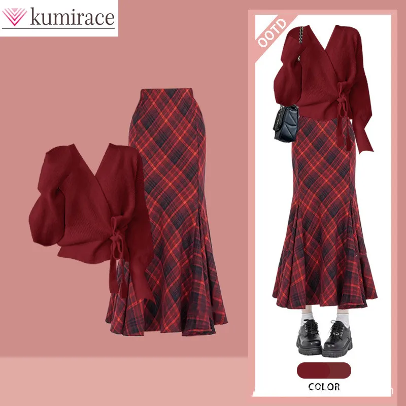 

Весенне-осенний комплект, женская новая корейская трикотажная рубашка, красный топ + дизайнерская клетчатая полуюбка, комплект из двух предметов