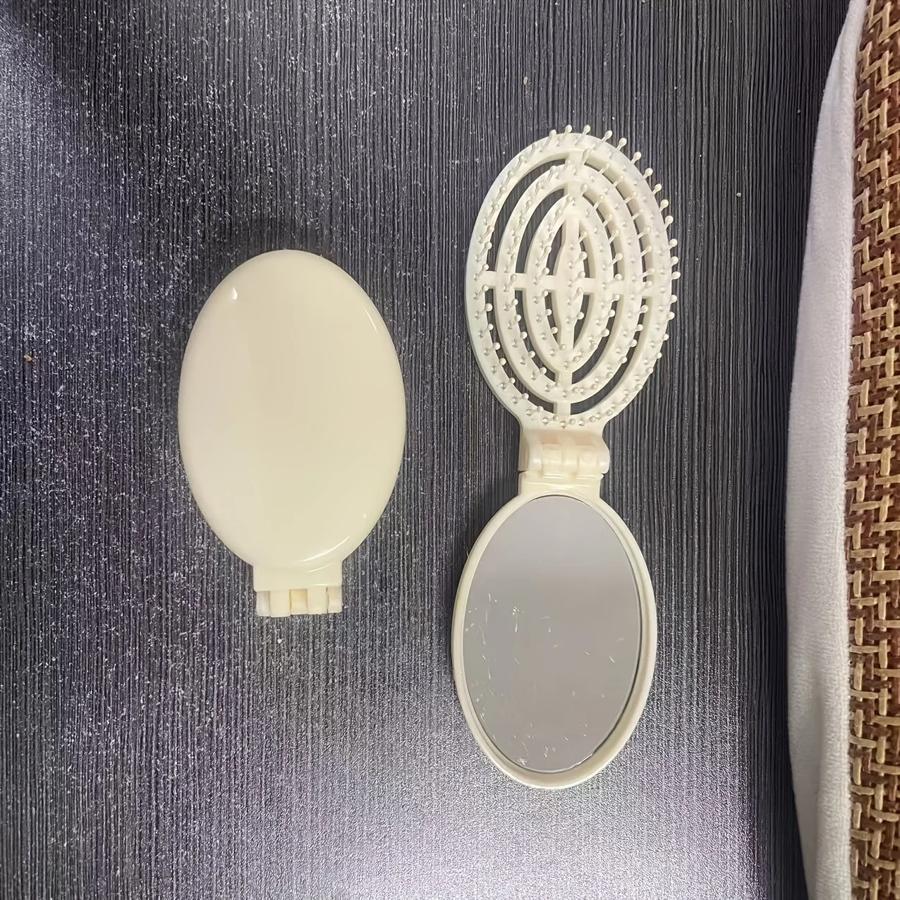 2-in-1 Foldable Comb Mirror Mini Portable Scalp Massage Comb Perfect for Travel Outgoing Use Easy to Carry Ideal Gifts