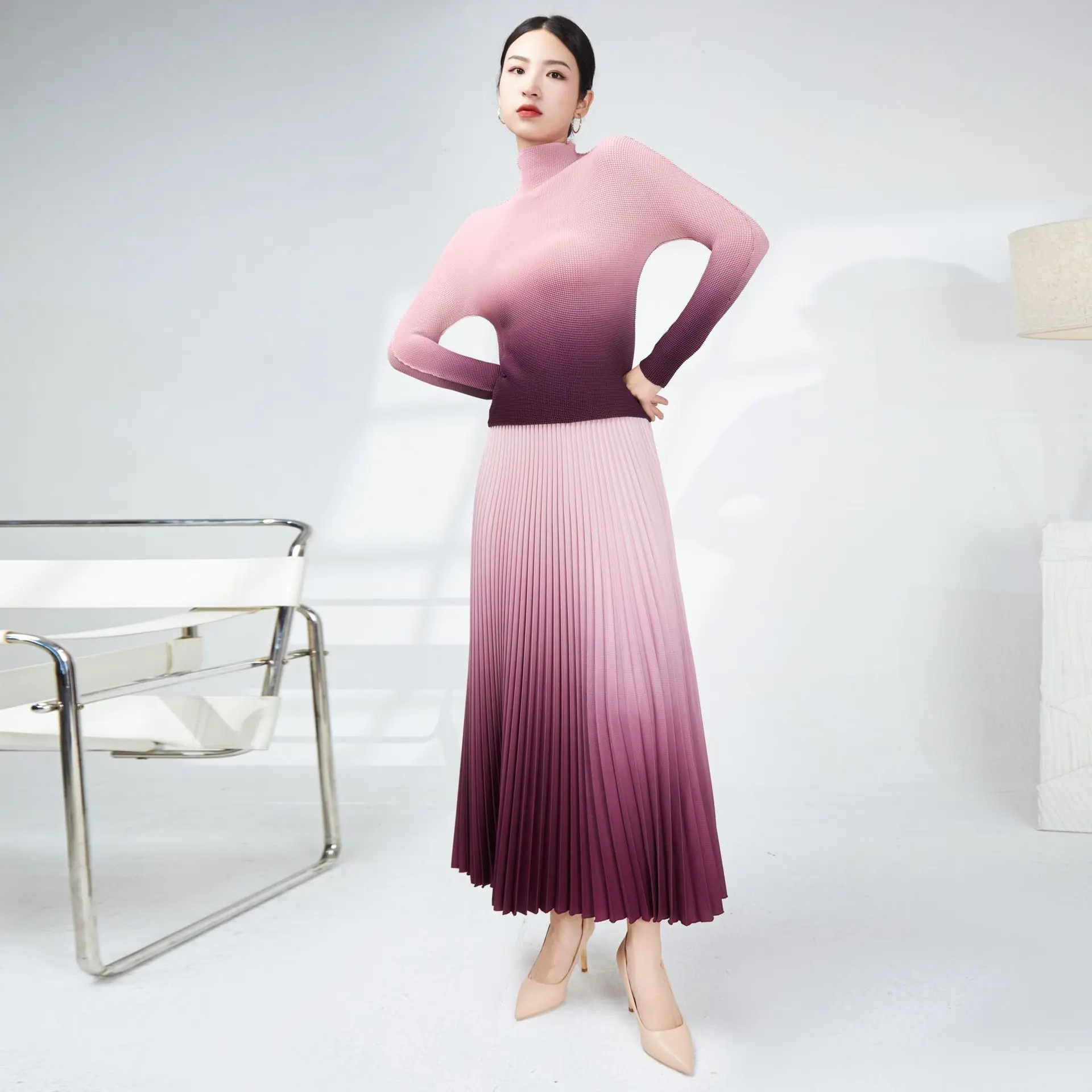Fashionable Gradient Color Women's Two-Piece Set Skirt And Top Retro Artistic Style Pleated Half-length Skirt Complete Outfit