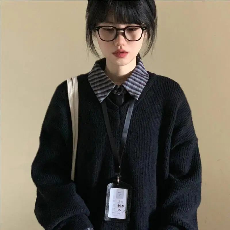 

Fake two-piece contrasting black v-neck sweater for women autumn and winter 2025 new style lazy high-end slim sweater tops