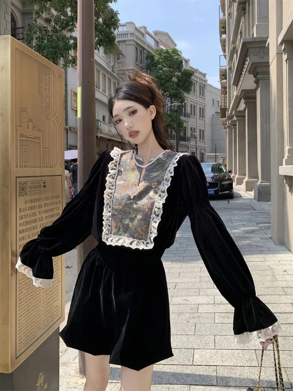 Korea Sweet Hot Girl Retro Suit Women's Winter Lace Edge Velvet Top High Waist Shorts Two-piece Set Fashion Female Clothes