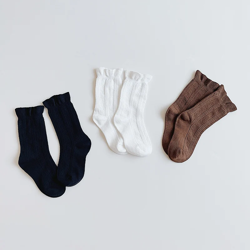 

Three pairs of comfortable girls' autumn and spring ankle socks with lace trimming in a sweet and versatile Korean style