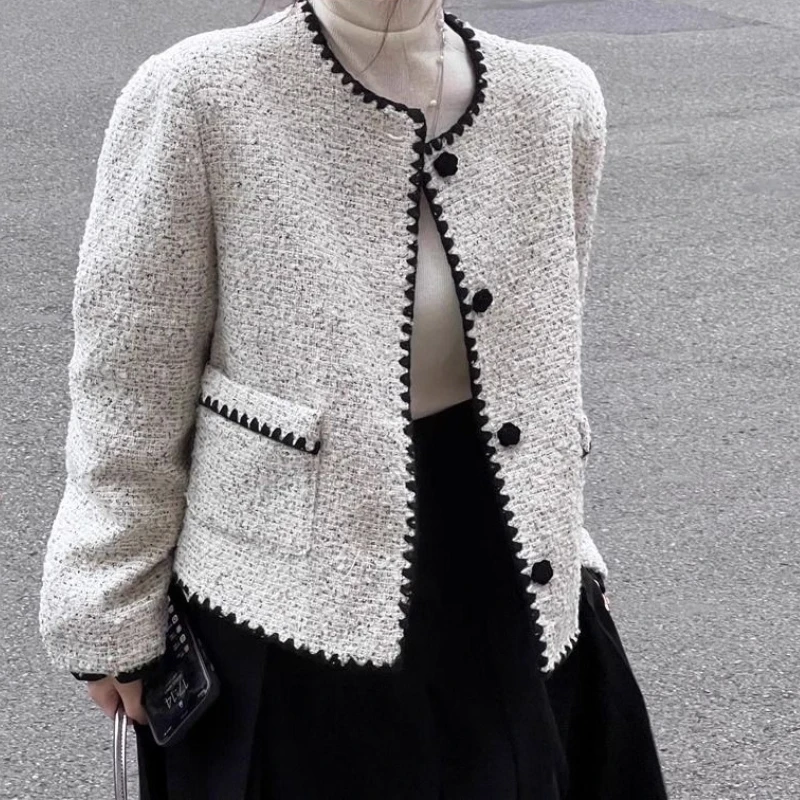 

Короткая женская куртка, осень-зима 2025, новый стиль для миниатюрных топов высокого класса.