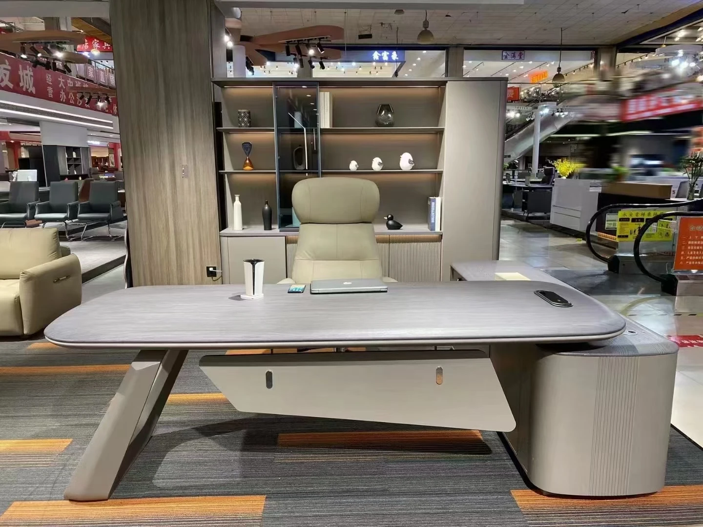 High End   L-Shaped Executive Desk with Veneer Desktop and Special Design High Level Office Table Office Desk for Boss