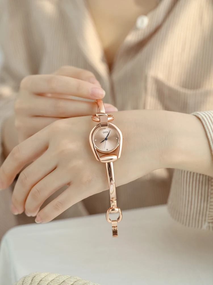 Elegante Damenuhr, Damenuhr, einfache und modische Armbanduhr für Studentinnen, dünne Armbänder, kleines und elegantes Geschenk für Frauen