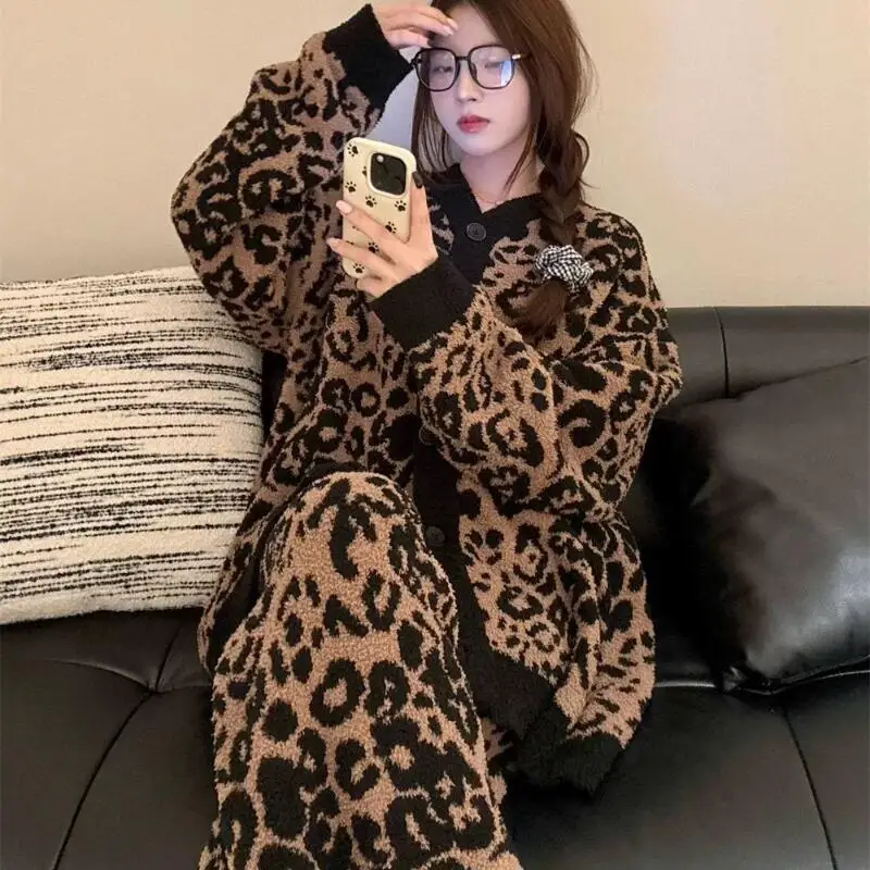 

Пижамы из кораллового флиса для девочек, теплая свободная одежда принцессы с леопардовым узором, одежда для отдыха, осень-зима, бархатная домашняя одежда с допамином, верхняя одежда