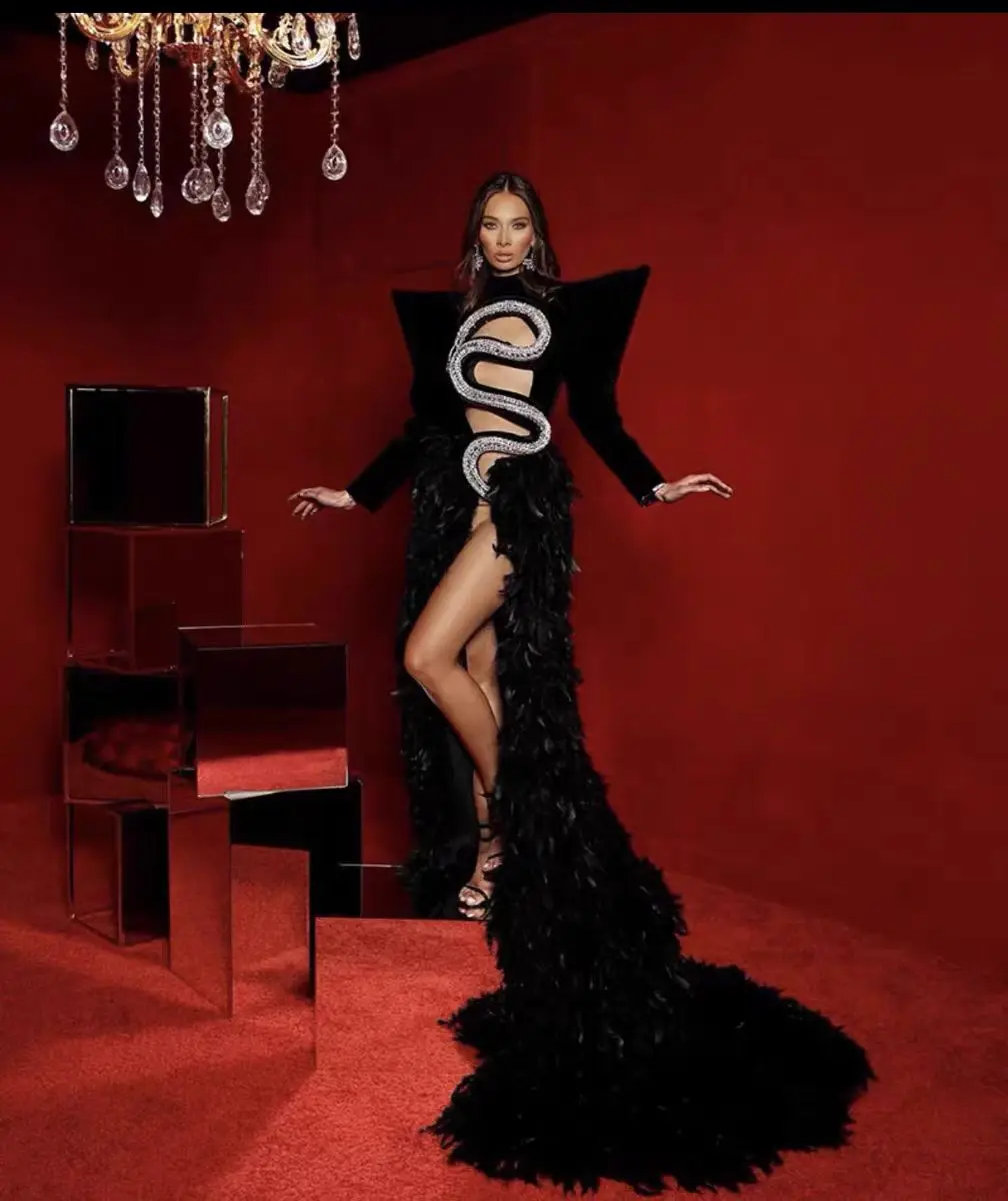 فستان سهرة من الريش الماسي المائي من مورد البوتيك، فستان سهرة للمحكمة الأمامية