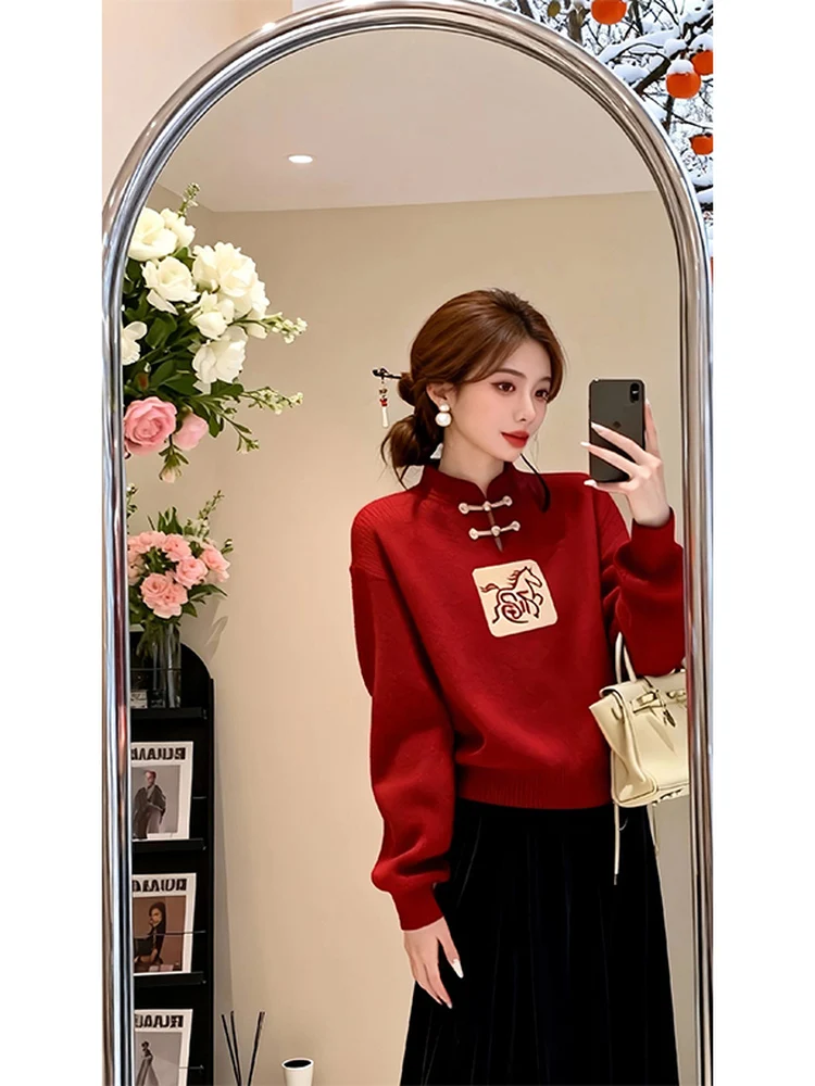 เสื้อไหมพรมปักลายตรุษจีนสีแดง ปักปีใหม่ กระดุมปักลาย อบอุ่น เหมาะสำหรับฤดูหนาว เสื้อแฟชั่นผู้หญิง