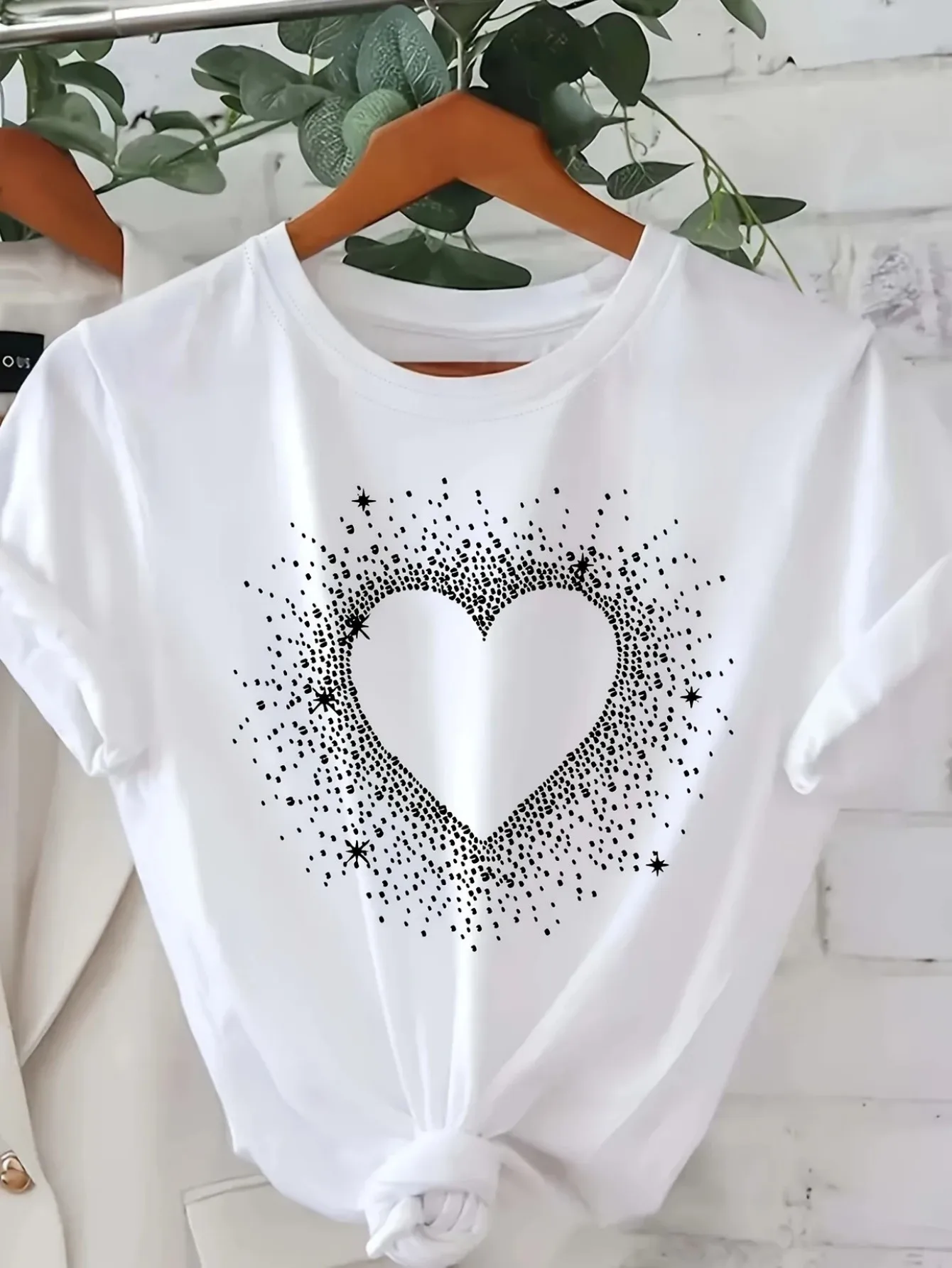 Women's White T-Shirt with Black Heart Dot Graphic Print Round Neck Short Sleeve Casual Top for Summer Parties & Casual Attire