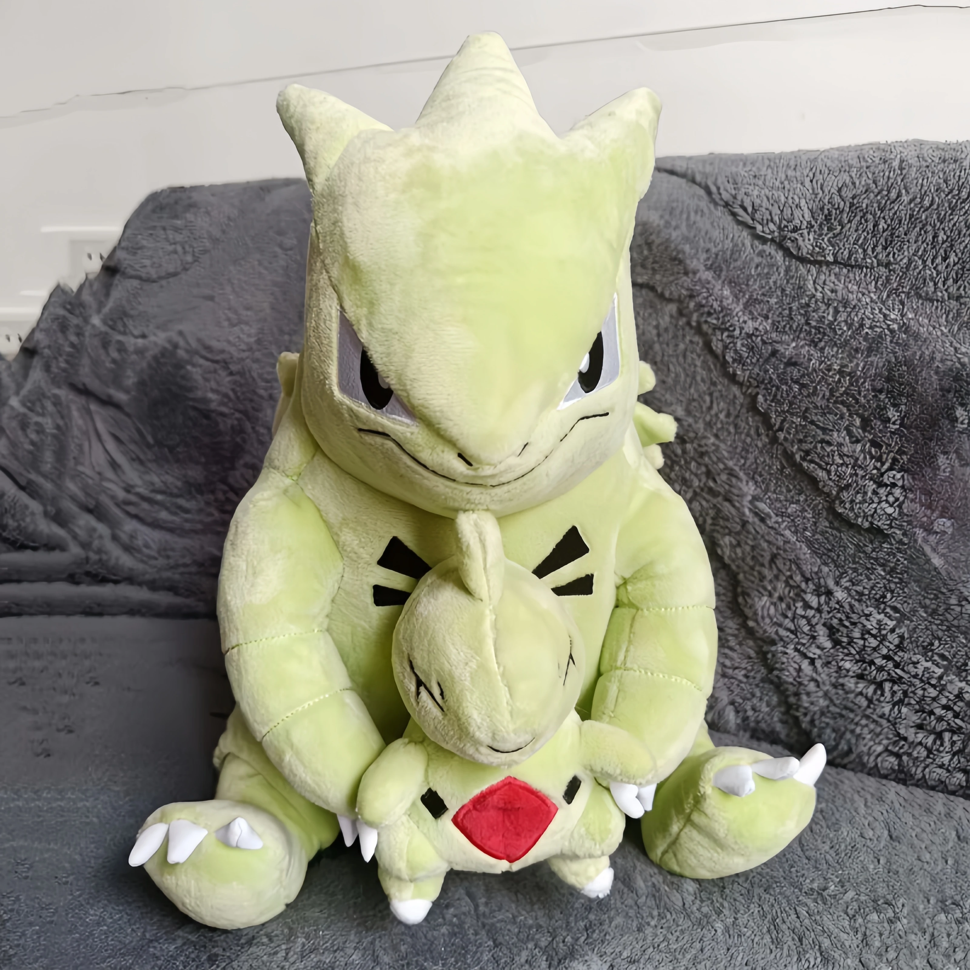 

Pokemon Dratini Larvitar Evolution Dragonite Holding Dratini Tyranitar Plush Toy Late bloomer Dragon Mega Charizard Dragoite Toy