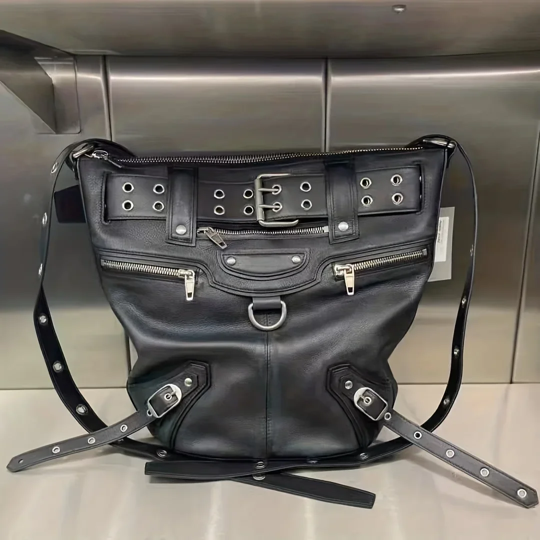 High Street Women New Rivet Large Capacity Casual Crossbody Bags Ladies Moto Biker Black Messenger Bag Vintage Handbag