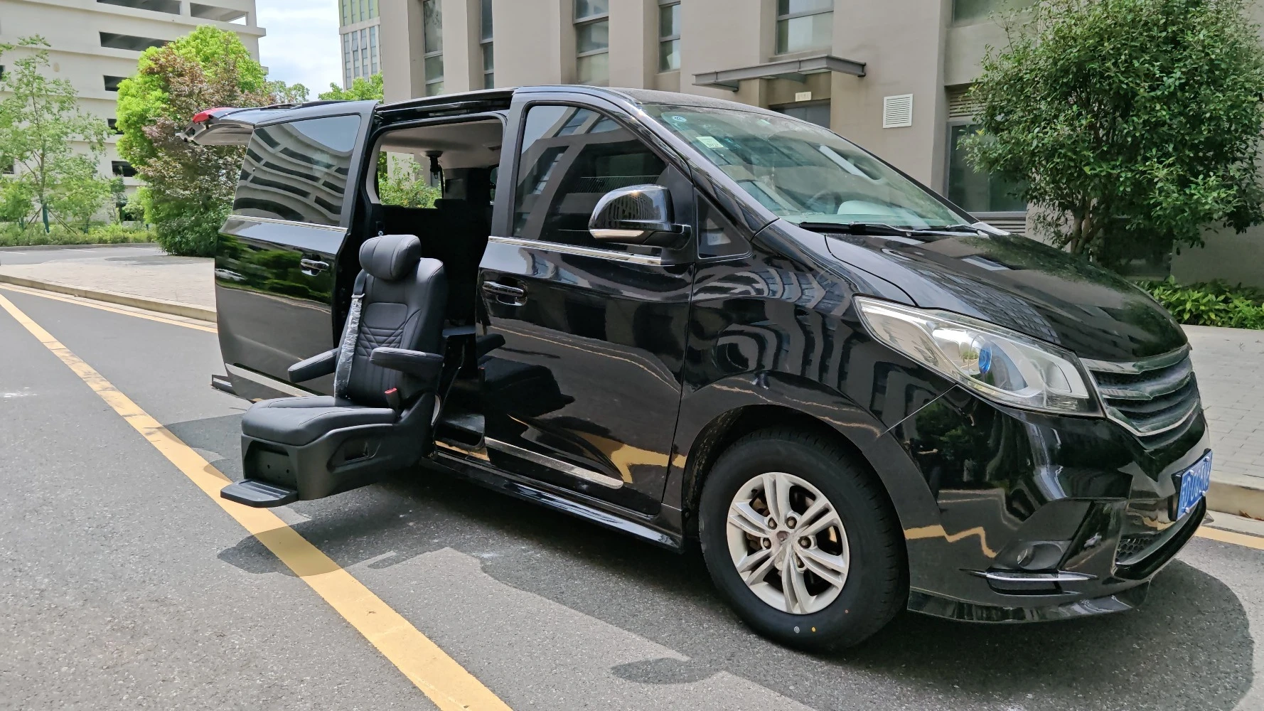 Tengyun S5B Black Leather Adjustable Swivel Lifting Seat for MPV/SUV/Van Disabled Elderly & Users