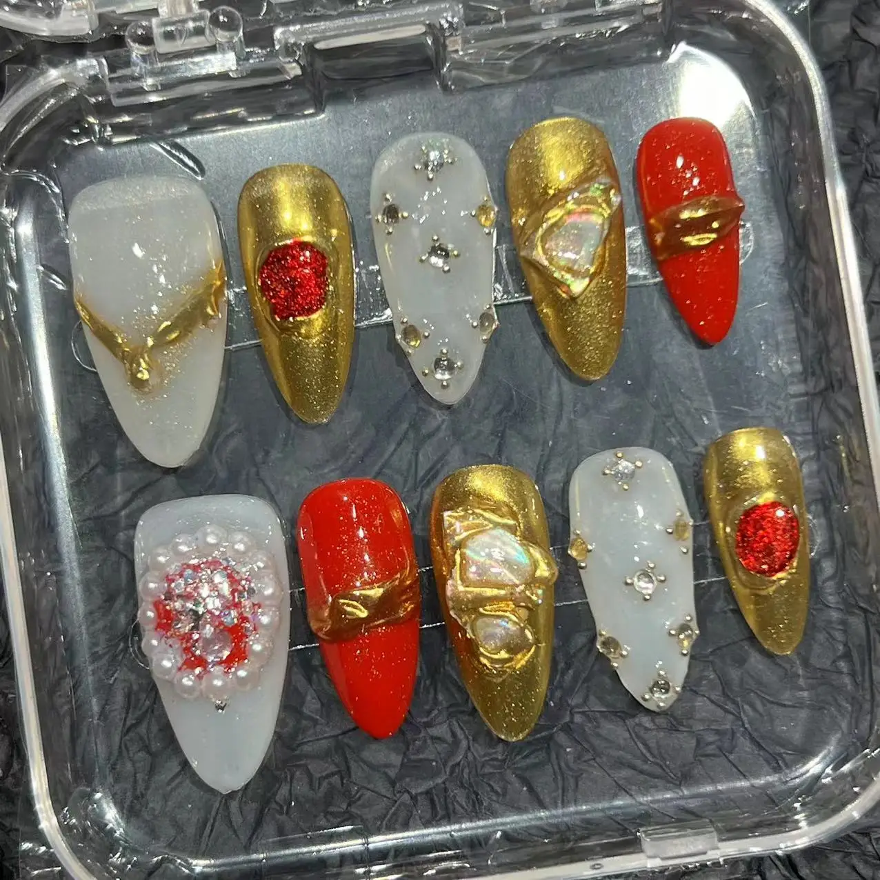 10pcs Handmade Press on Nails Shiny Gold Powder Design Fake Nail Tips Heavy Metal Rhinestone Design Fashion Almond False Nails