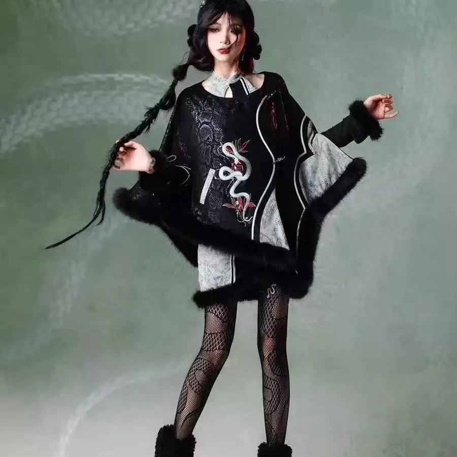 

Niche Dark Black Cloak Heavey Industry Dark Pattern Snake Embroidery Tops Halloween Cosplay Cape New Chinese Style Clothing