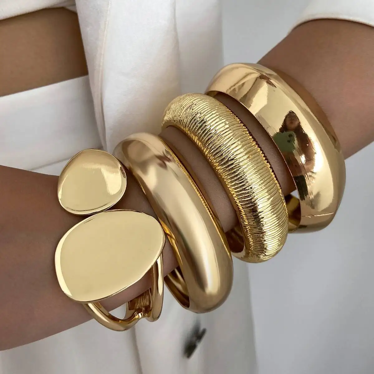 KunJoe 4 Stile, glänzend, unregelmäßige Geometrie, breites Armband für Damen, Hip Hop, stapelbar, Metall, Federöffnung, Armreif, Modeschmuck