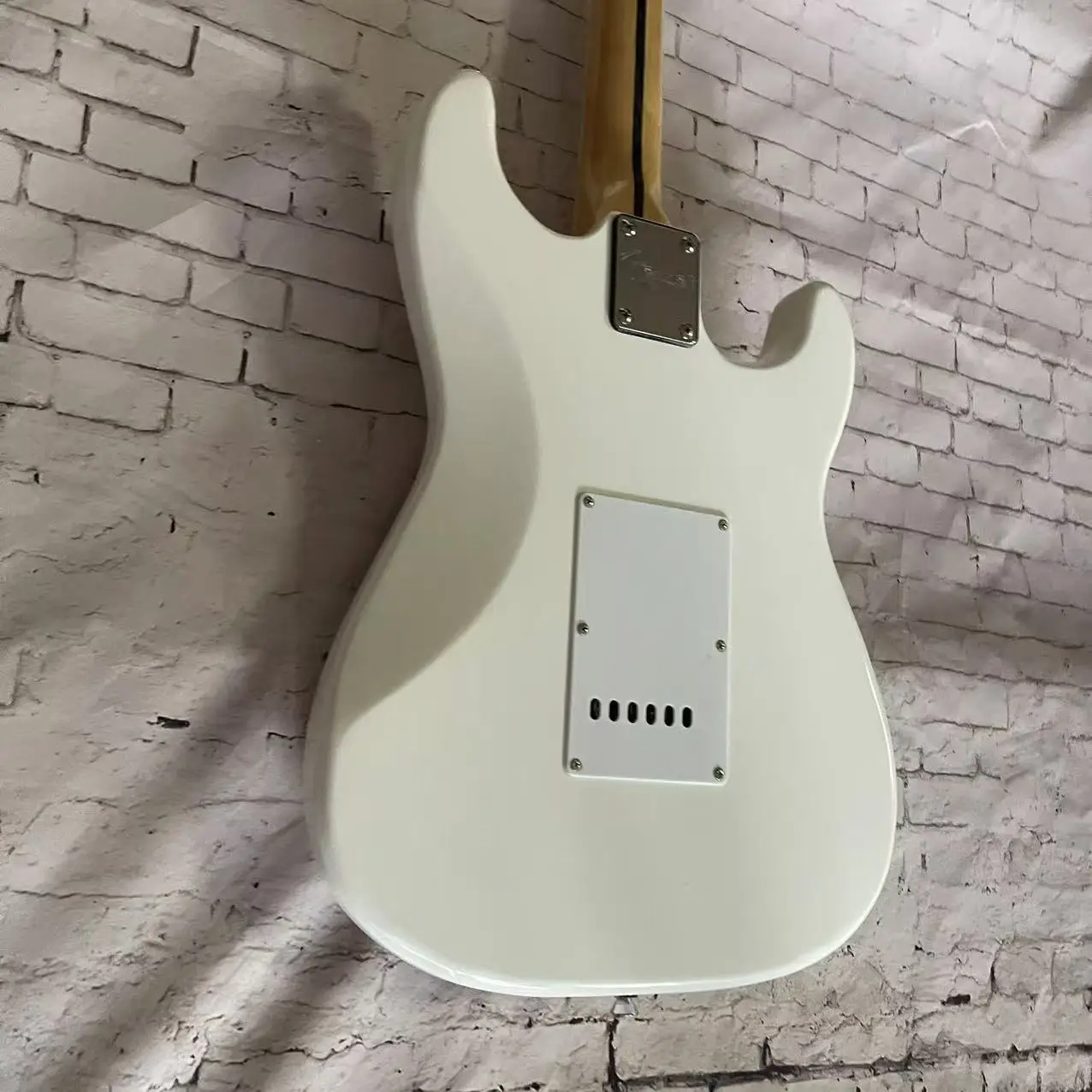 Electric Guitar 6-Chord Left Hand Electric Guitar, White Body, Factory Realistic Picture, In Stock