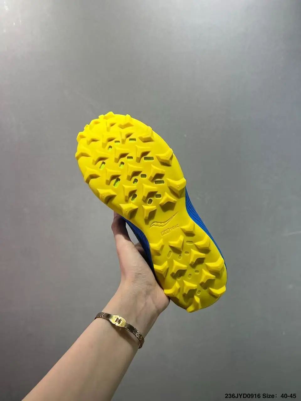 

2025 Table Tennis Shoes Unisex Quick-Lacing Sports Shoes Unisex Badminton Training Court Shoes