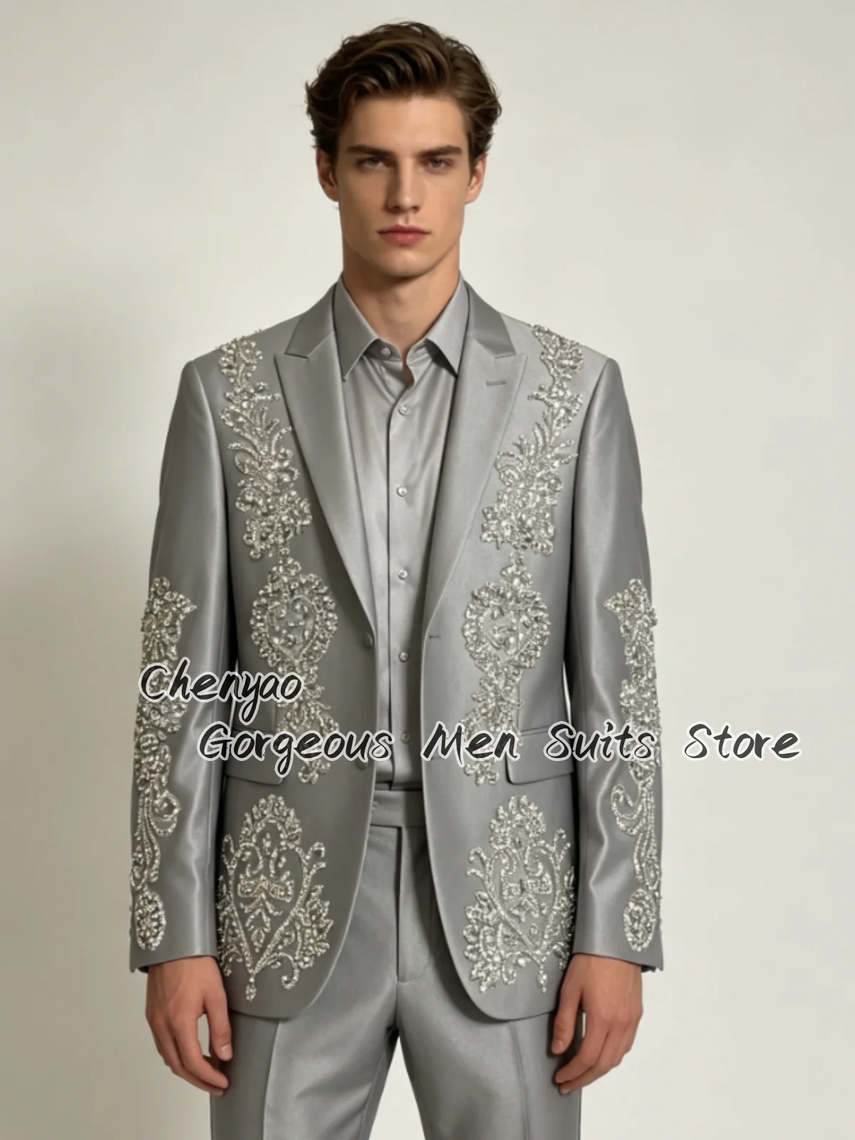 

Exquisite Grey Satin Crystal Embellished Men Suits Customized Groom Tuxedos Slim Luxury Male Prom Blazers 3Pcs Sets ropa hombre