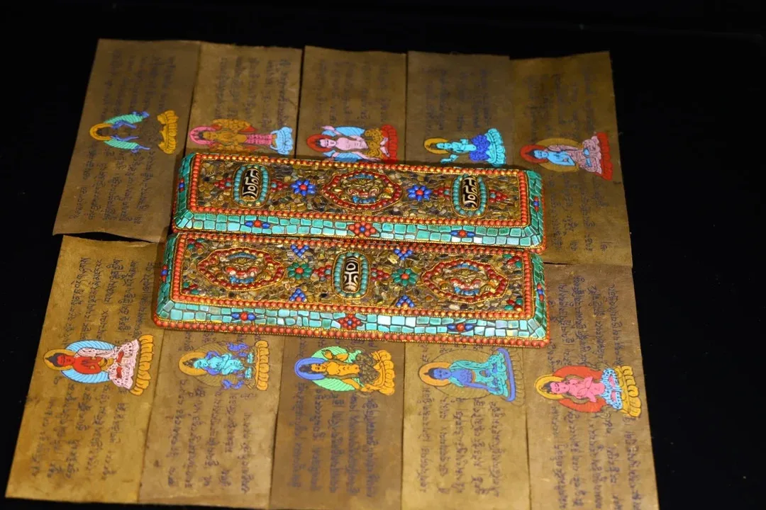 Old Scriptures Tibetan Silver Gem GARUDA Old Scriptures prayer Worship Hall