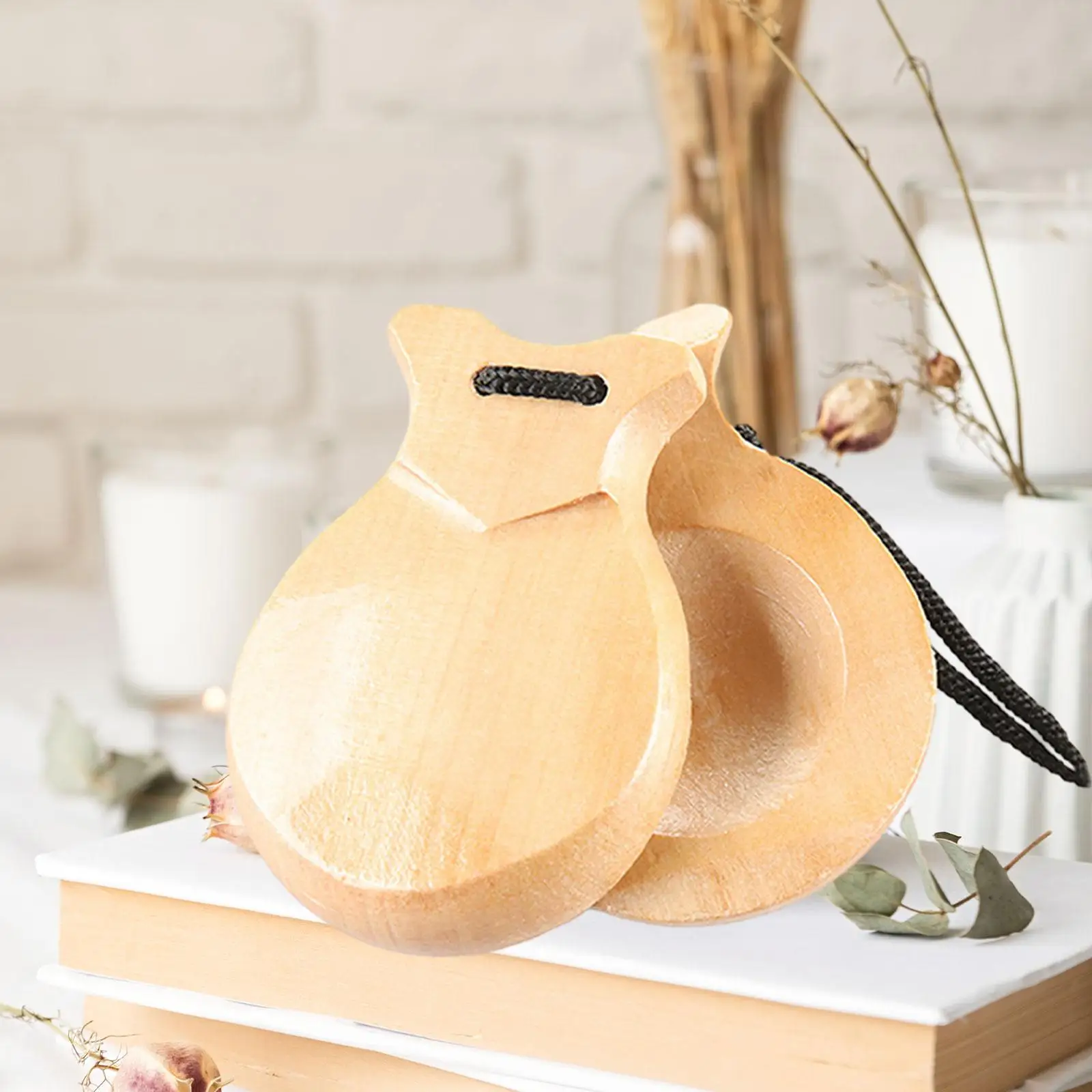 2 castañuelas españolas, instrumento musical de madera, para percusión con las manos, ideal como regalo de cumpleaños para niñas y niños, o como regalo para el Día del Niño.