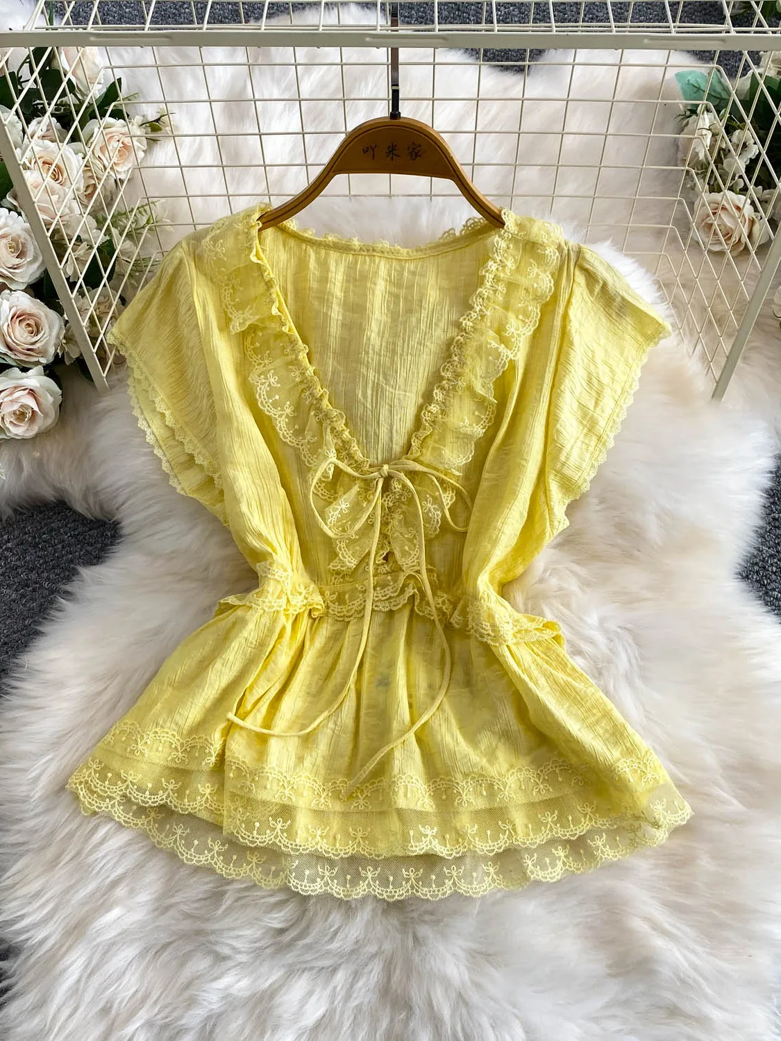 

Lace Splice Short Sleeve V-neck Ladylike Shirt Women's Summer Drawstring Waist Slimming Skirt Detail Top Korean Style Commute