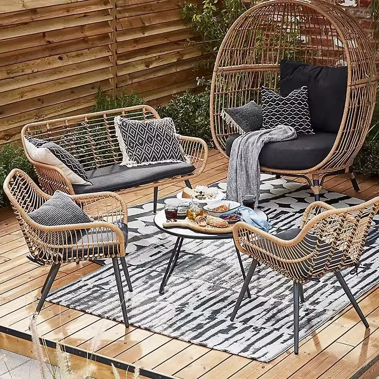 

Customizable outdoor rattan chair