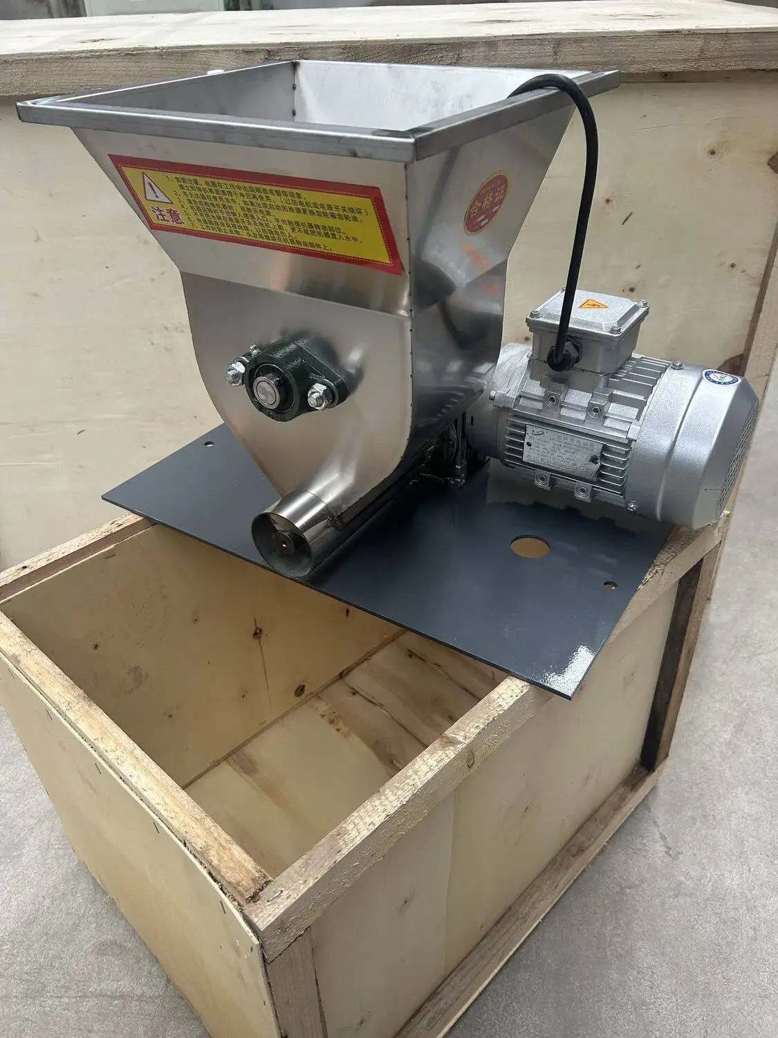 Flour puffing automatic cutting machine New puffing feeder Puffing machine Flour conveying equipment Sugar crisp fruit cutting