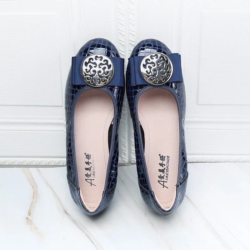 Bow Tie Slip-on Large Size Round Toe Genuine Leather Barefoot Woman Rhinestones Their Flat Shoes Women Elegant Spring and Summer