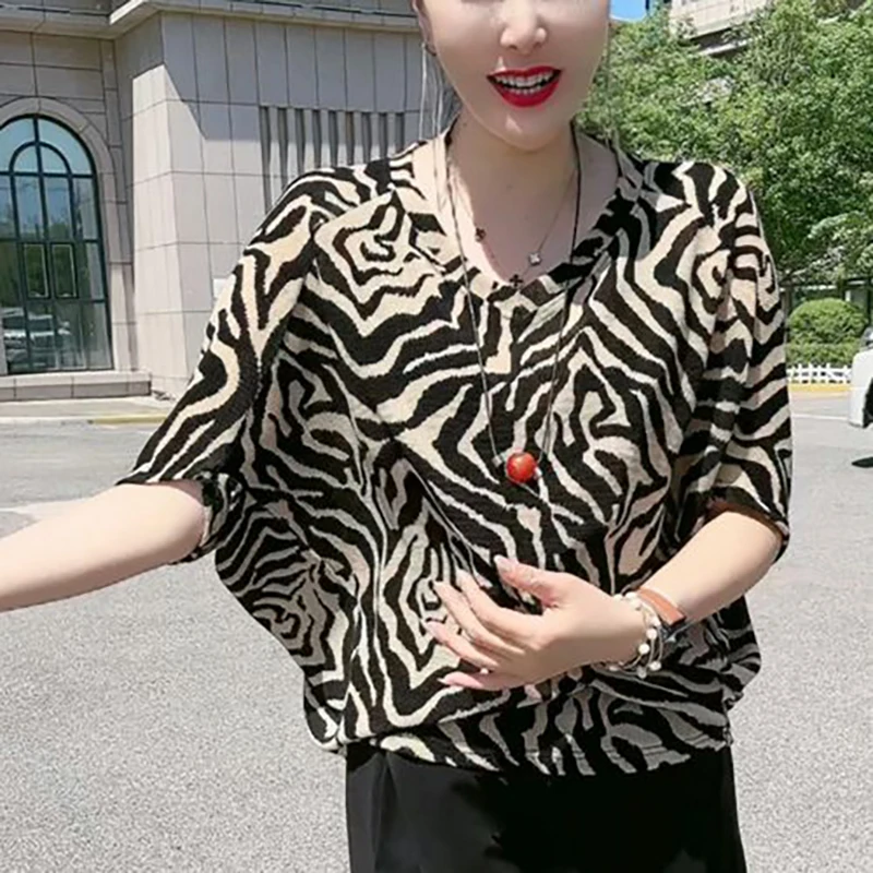 Vintage Printed V-Neck Leopard Batwing Sleeve Blouses Women\'s Clothing 2024 Summer New Loose All-match Tops Office Lady Shirts