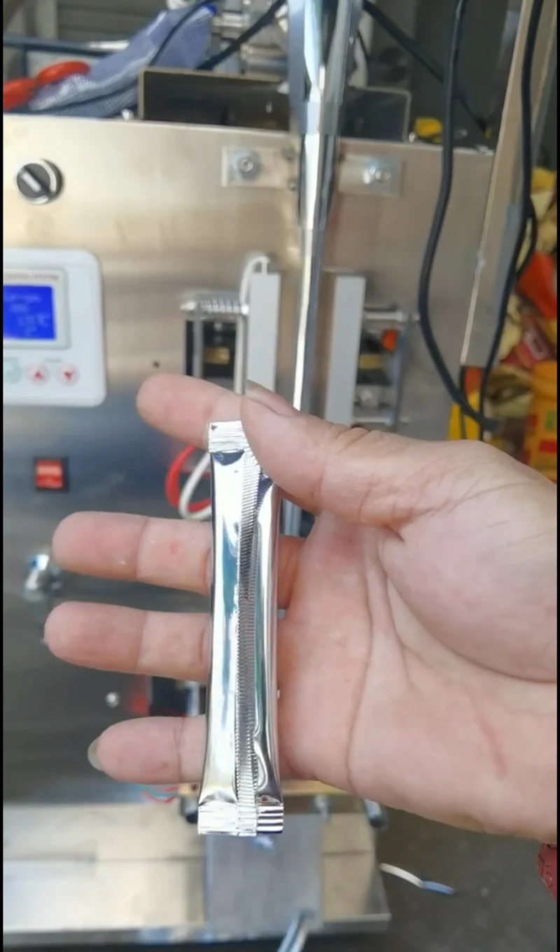 آلة تعبئة السوائل الكهربائية لآلة تعبئة السوائل ذاتية الشفط للعطور بزيت الزيتون #1