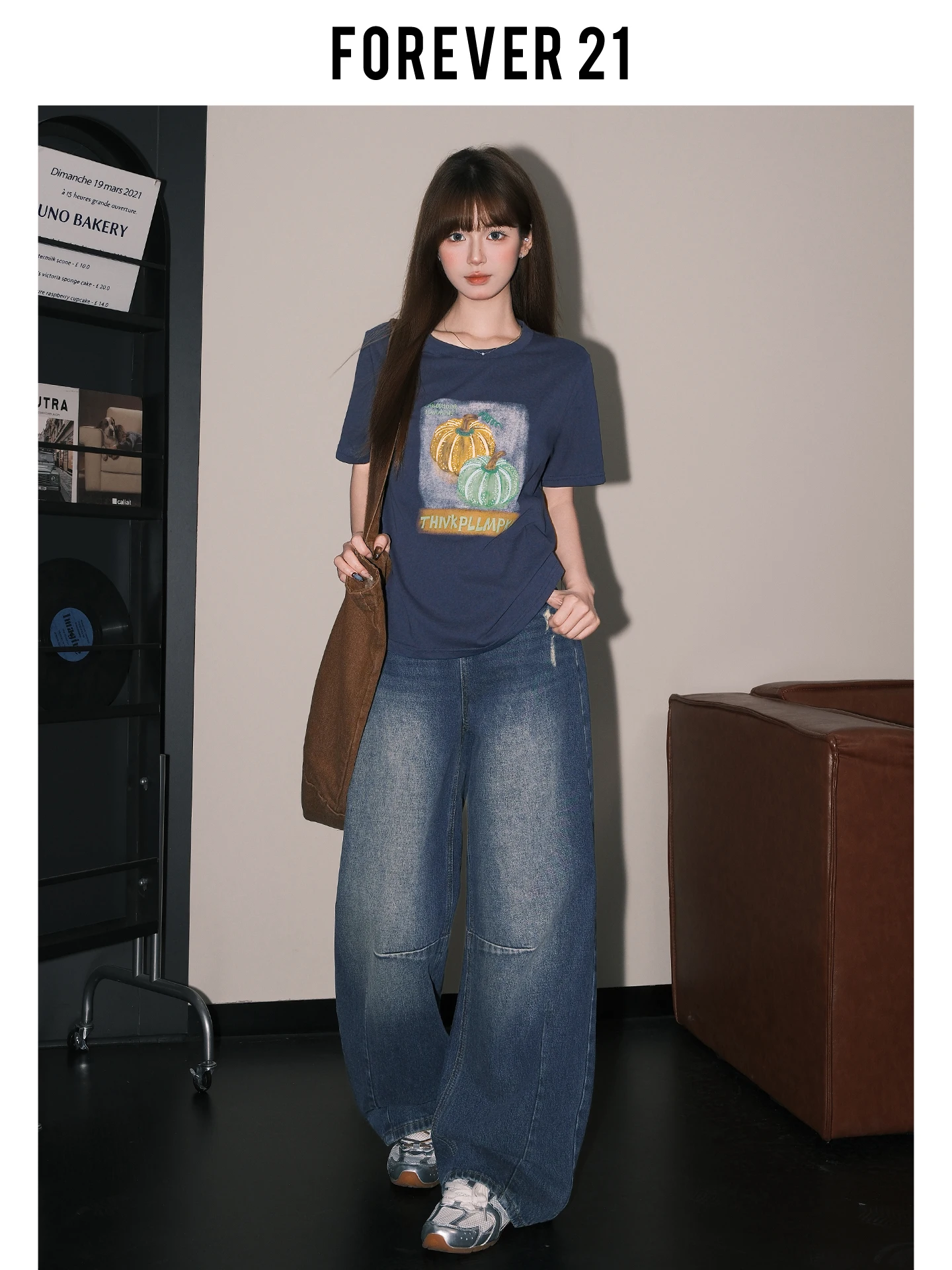 Calça Jeans Feminina Forever 21 Estilo Americano Retrô de Cintura Alta com Perna Larga, Solta e Fluida, Efeito Emagrecedor, Modelo Knife