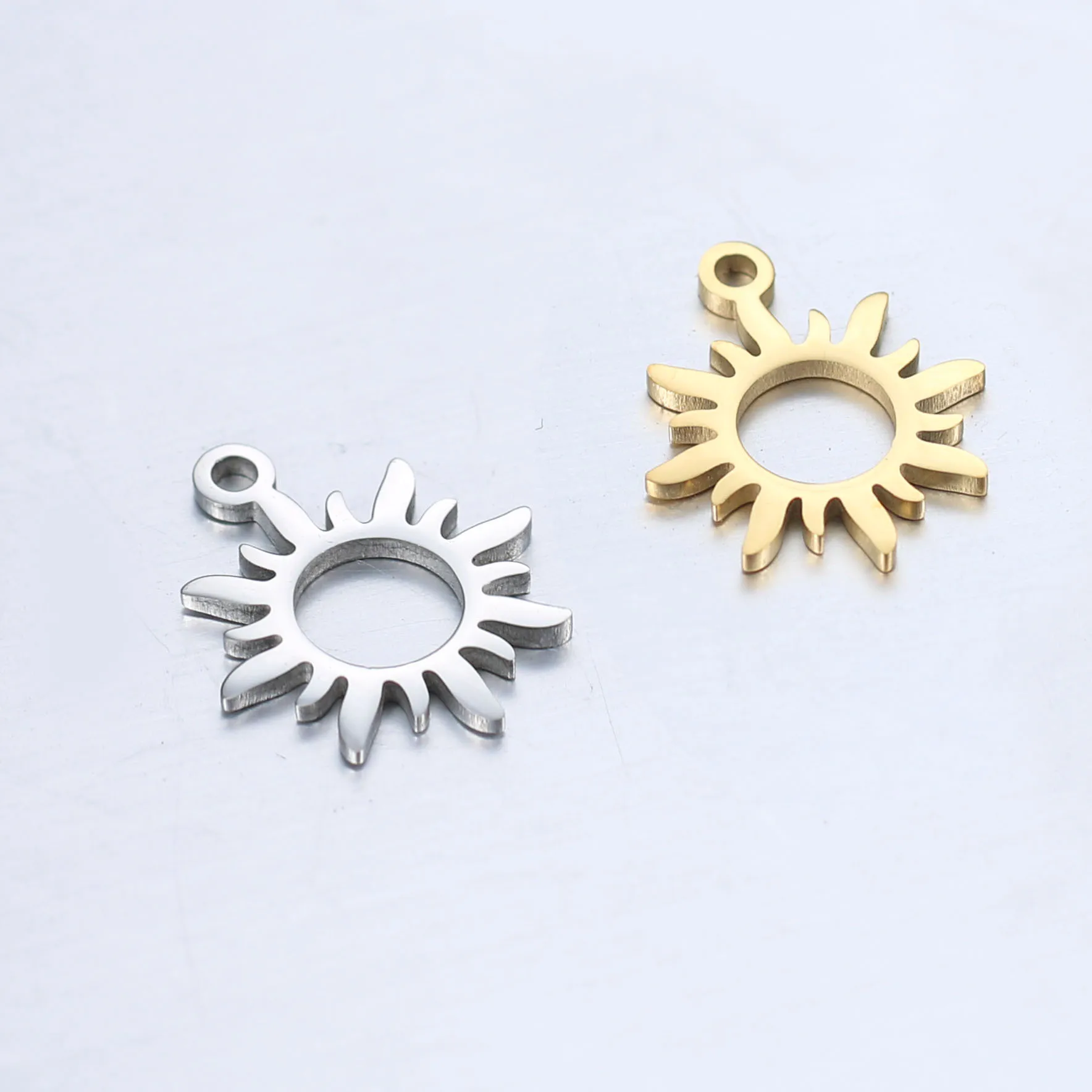 

DOOYIO 5pcs/Lot Mirror Polished Stainless Steel Sun Flower Pendant Charms for DIY Necklace Jewelry Making Accessories Bracelet