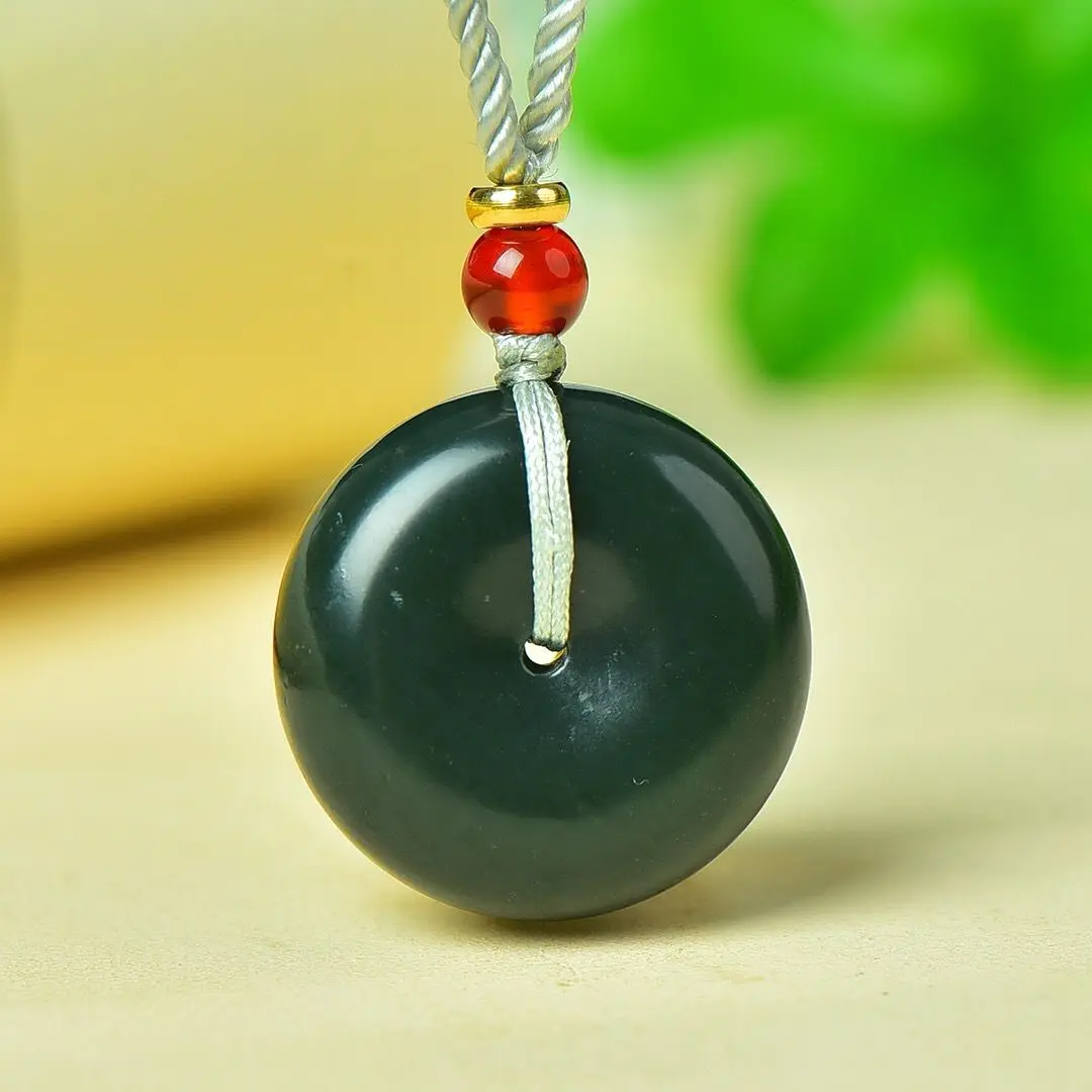 

Подвеска с пряжкой из чистого натурального нефрита Хэтянь и сапфира.