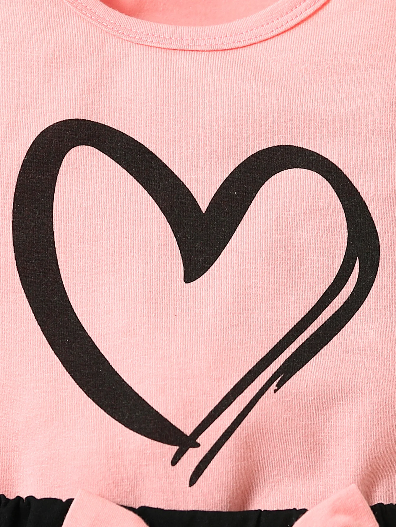 طقم مكون من قطعتين من بذلة مثلثة مطبوعة برقبة دائرية لطيفة وسروال قصير مزين بفيونكة للفتيات الصغيرات في الصيف #4