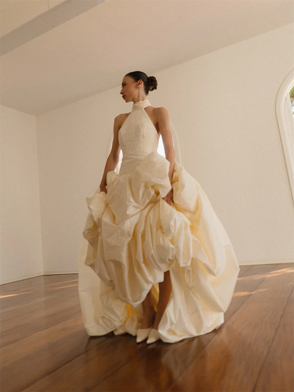Tokyo Custom Ivory Halter Sleeveless Wedding Dress Ruffled High Low Skirt Wedding Gown Elegant Formal Bridal Evening Party Dress