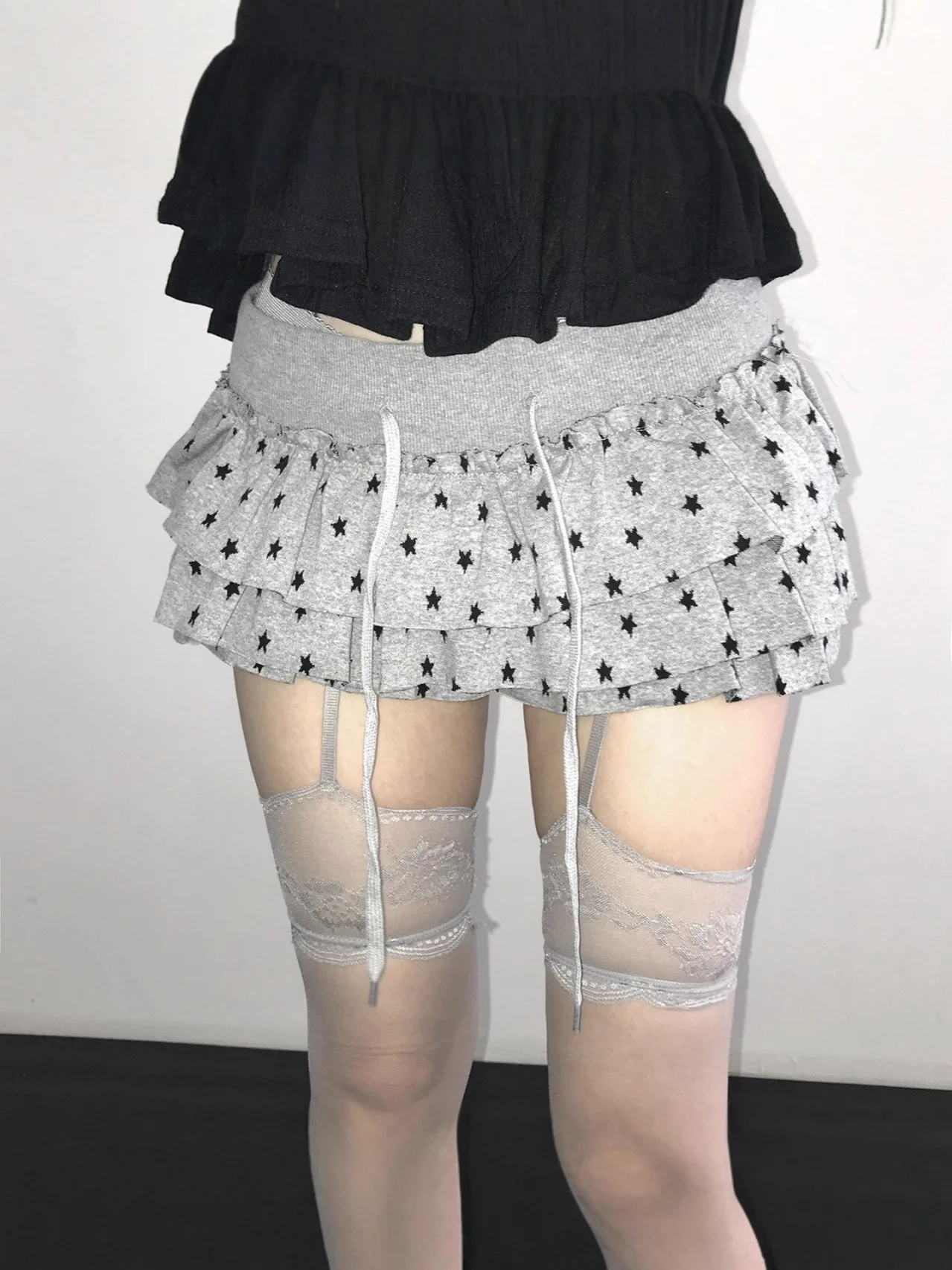 Women Star Print Tiered Ruffle Mini Skirt Elastic Drawstring Waist Low Rise Y2K Layered Cake Short Skirt Streetwear