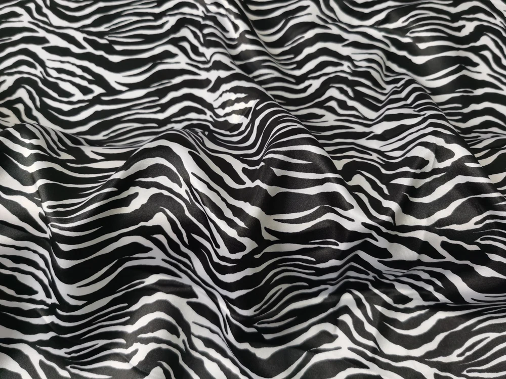 1 Meter x 1,48 Meter gestreifter Zebra-Satin-Druckstoff, weiches Futter – Detail 5