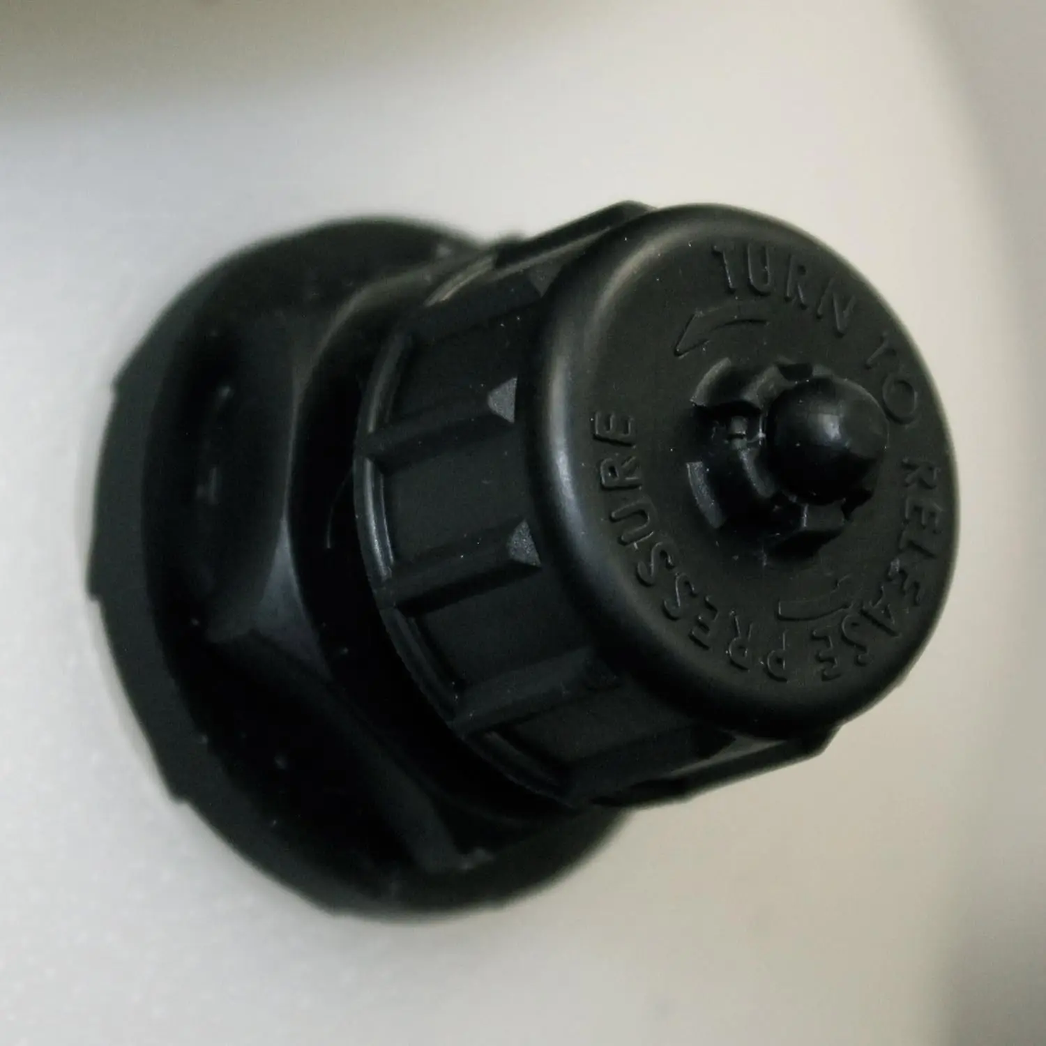 2-Gallon Translucent Poly Sprayer for Fertilizer, Herbicides, Pesticides with Brass Nozzle and Hose