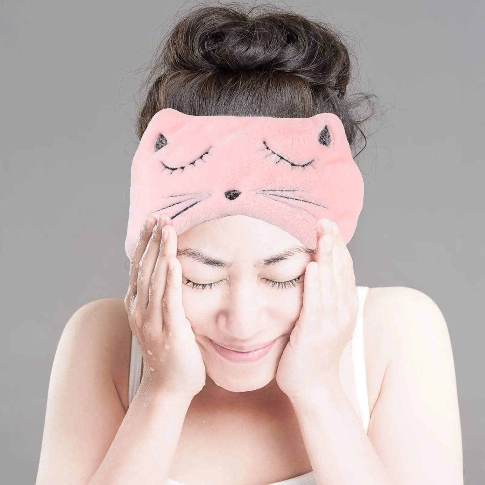 

1Pcs Embroidered Hairband Premium Flannel Fabric Comfortable Elastic Headband Face Washing Makeup Use Cartoon Design Lovely Home