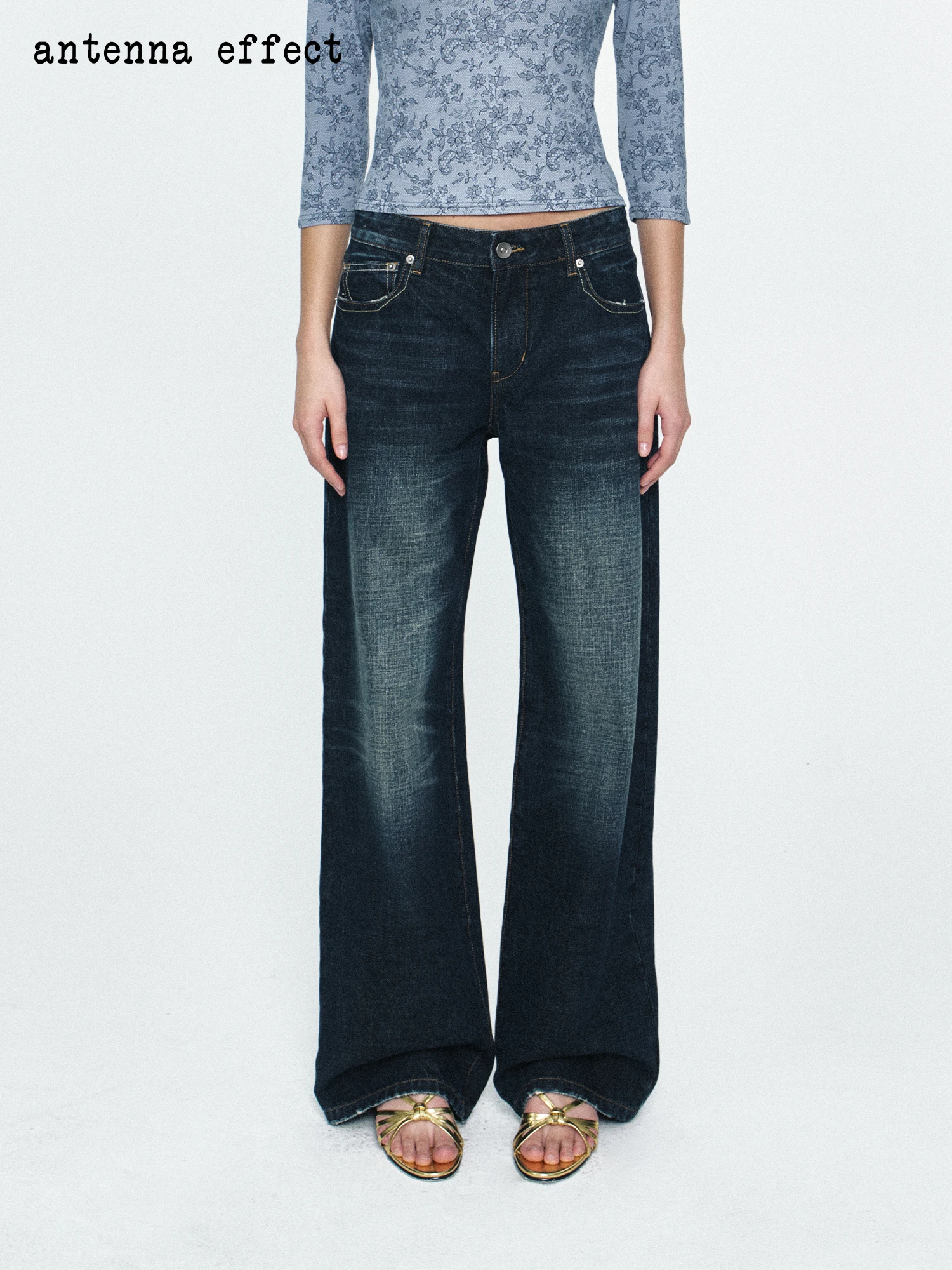 

Классические винтажные джинсы с эффектом потертости, декорированные заклепками, широкие штанины, из хлопка, с натуральной талией, на пуговицах, весенние, женские