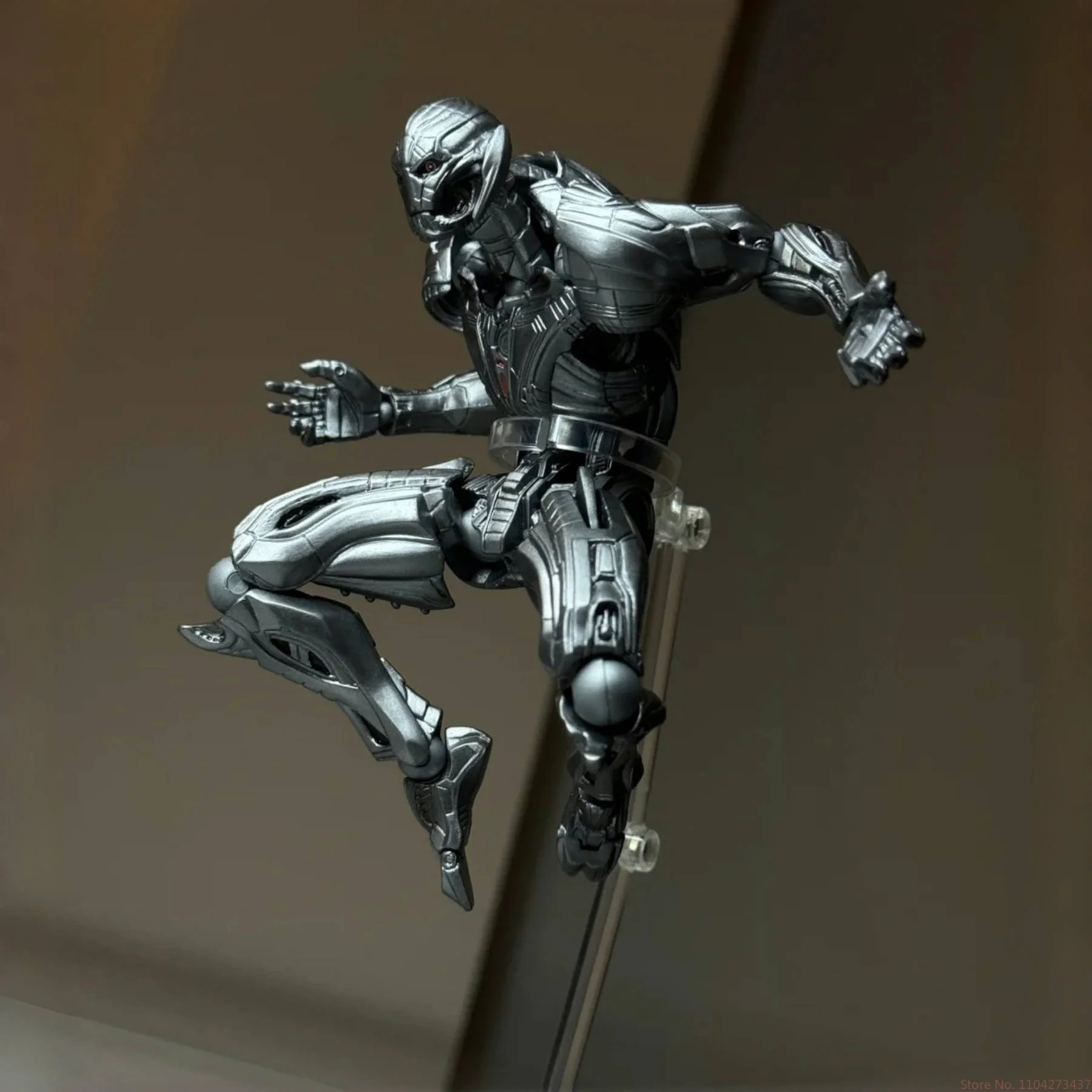 Nova chegada ac fábrica ultron kaiyodo incrível yamaguchi avenger anime figura de ação coletar modelos ko ornamento brinquedo de mesa presentes