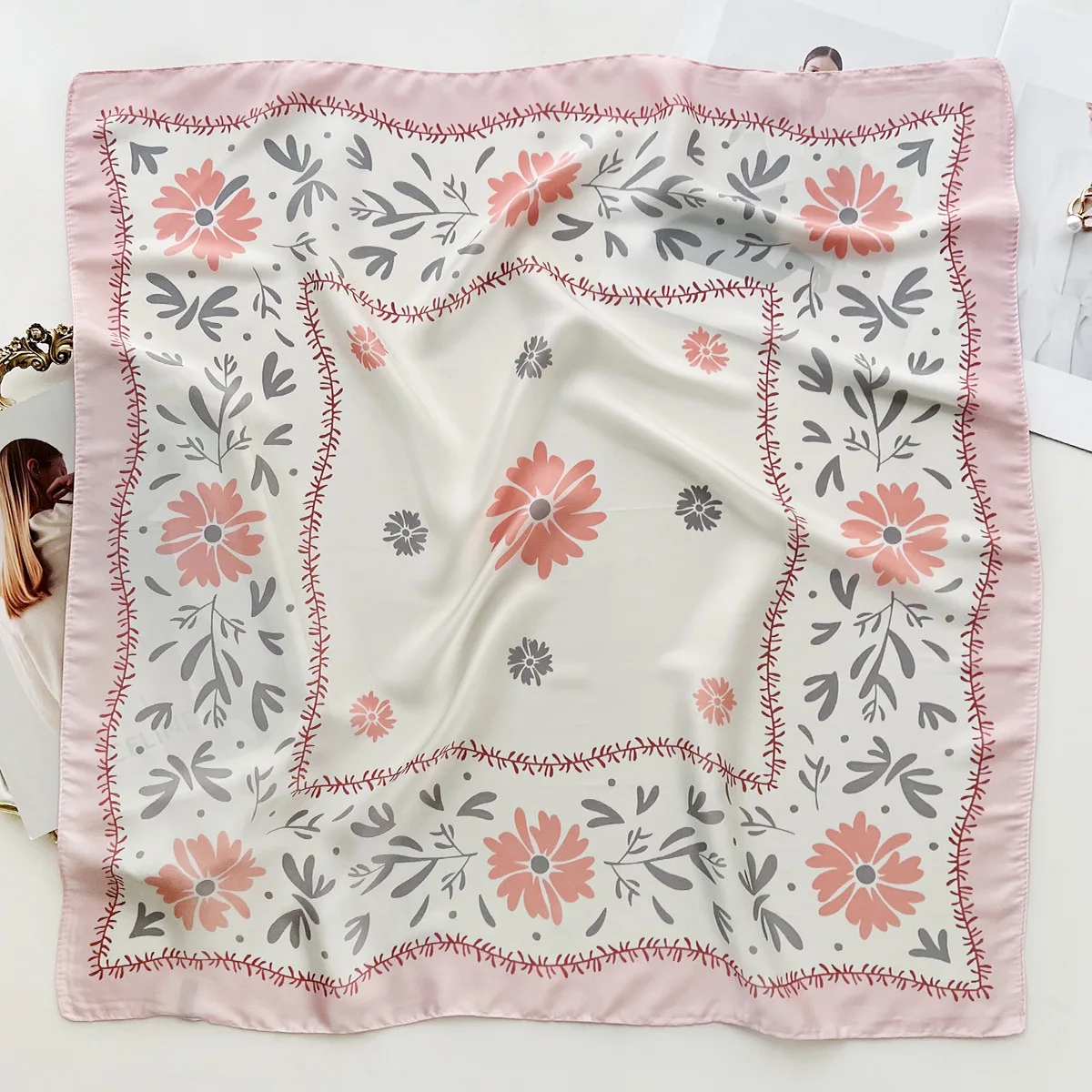 

2025 Daisy Print Faux Silk Scarf Women 70cm Spring Summer Bandana Neckerchief Versatile Hair Band Head Wrap Bag Scarf