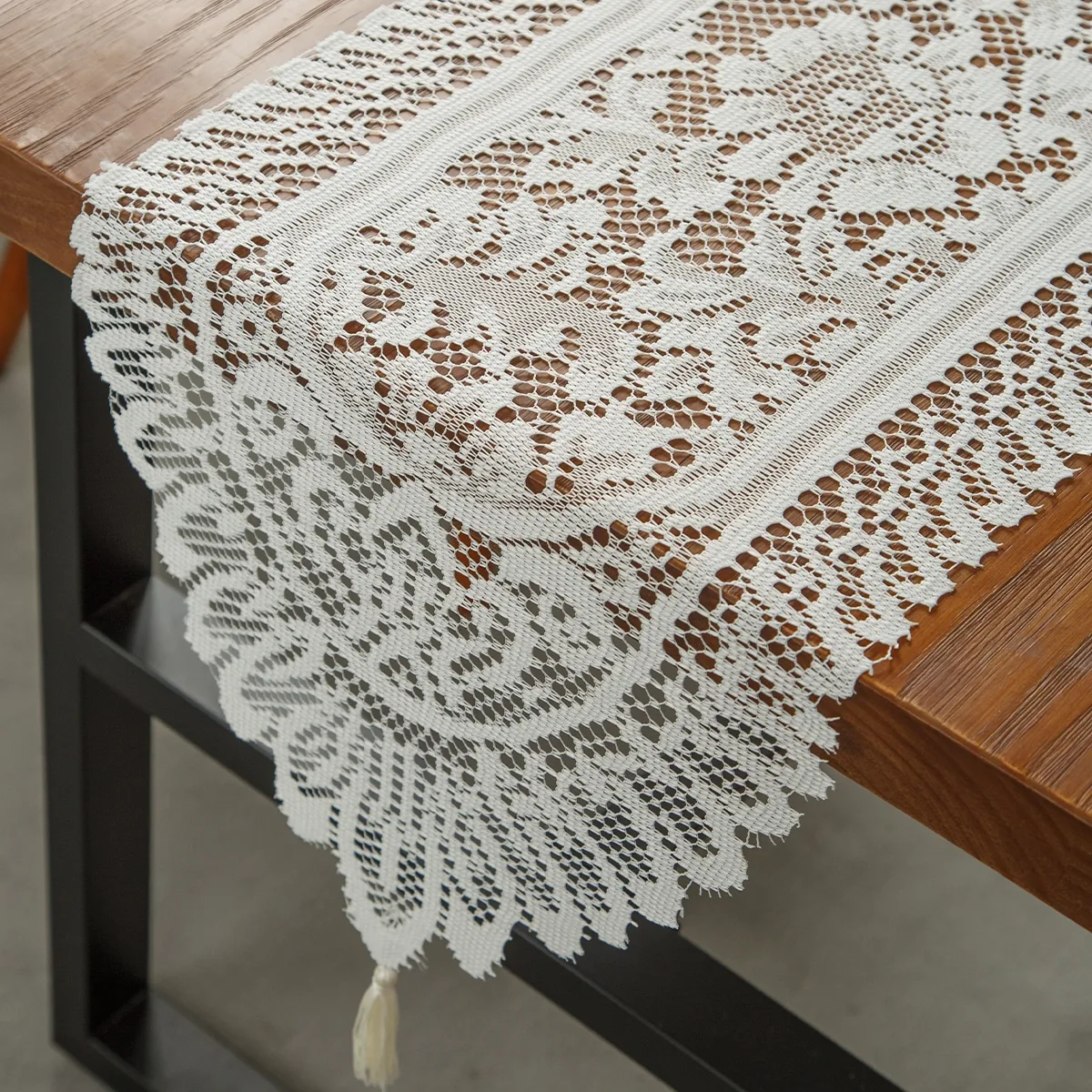 American Retro Polyester Fiber Lace Mesh Dining Mat Suitable For Home Decoration Such As Dining Tables, One Piece Set