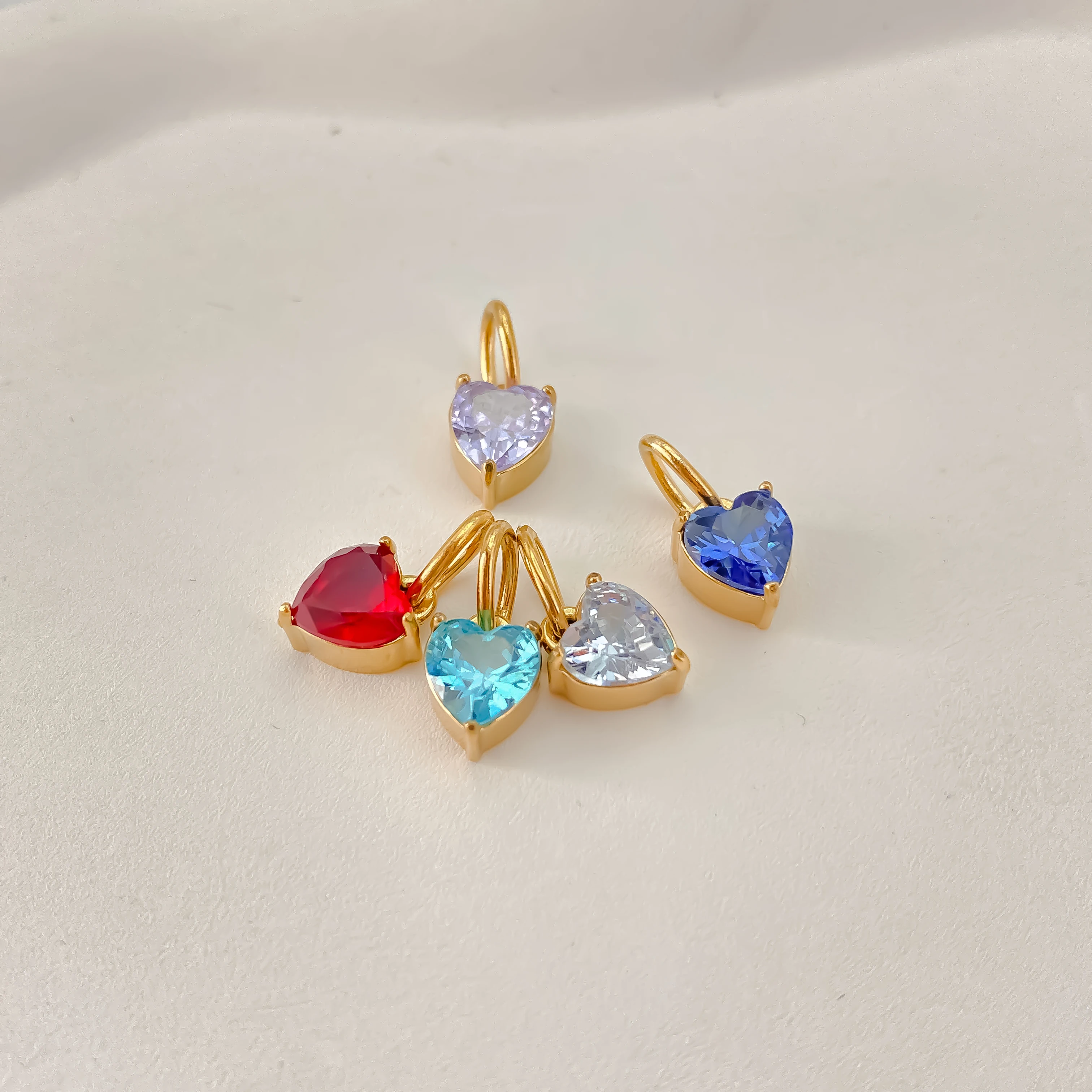 Hiraeva Vergoldeter Edelstahl-Herzanhänger mit CZ-Geburtsstein-Anhängern und mehrfarbigem Kristall für die DIY-Schmuckherstellung – Detail 9
