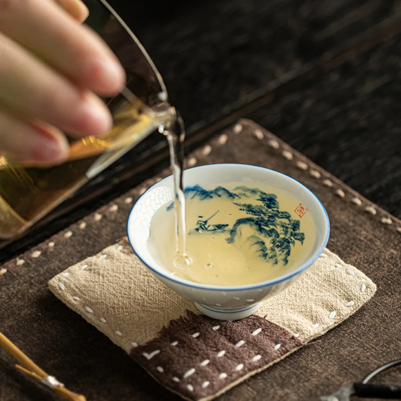 Chinese Blue And White Hand Painted Tea Taster Cup Underglaze Color Ceramic Kung Fu Tea Cup Home Use 35ml Douli Tea Guest Cup